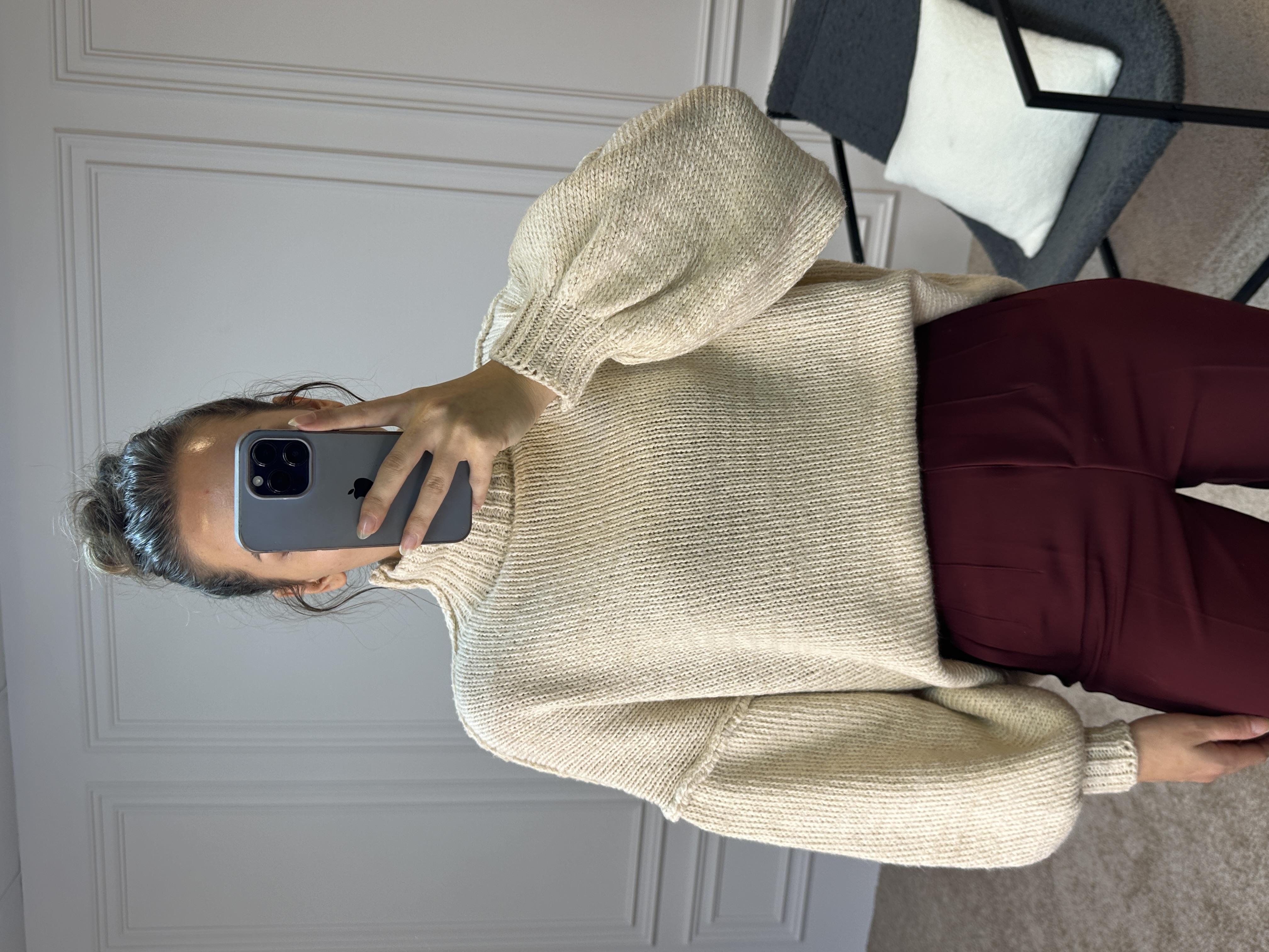 Berry Bej Oversize Ters Dikiş Detaylı Yumoş Kazak