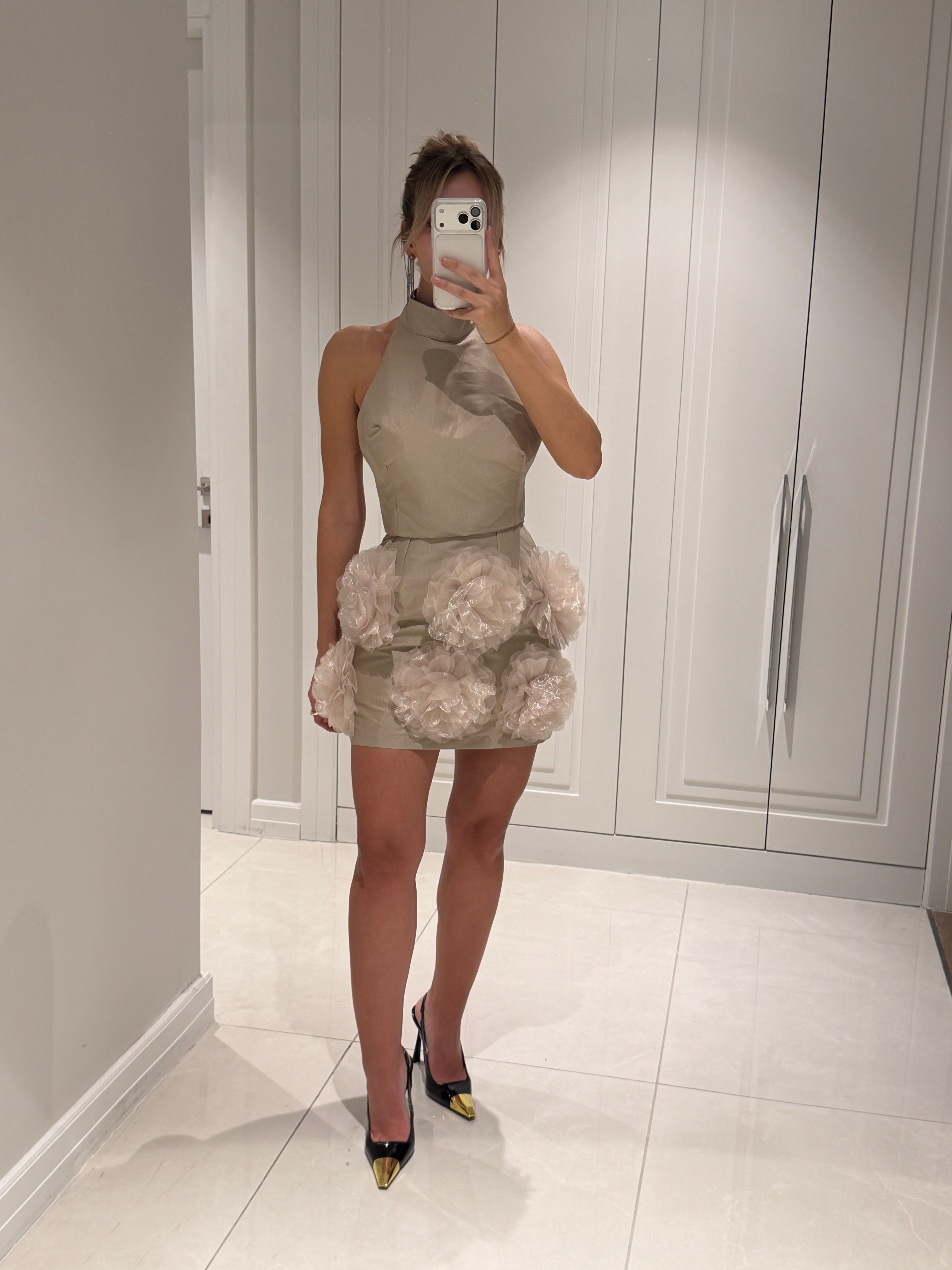 Ellie Bej Gül Detaylı Mini Elbise