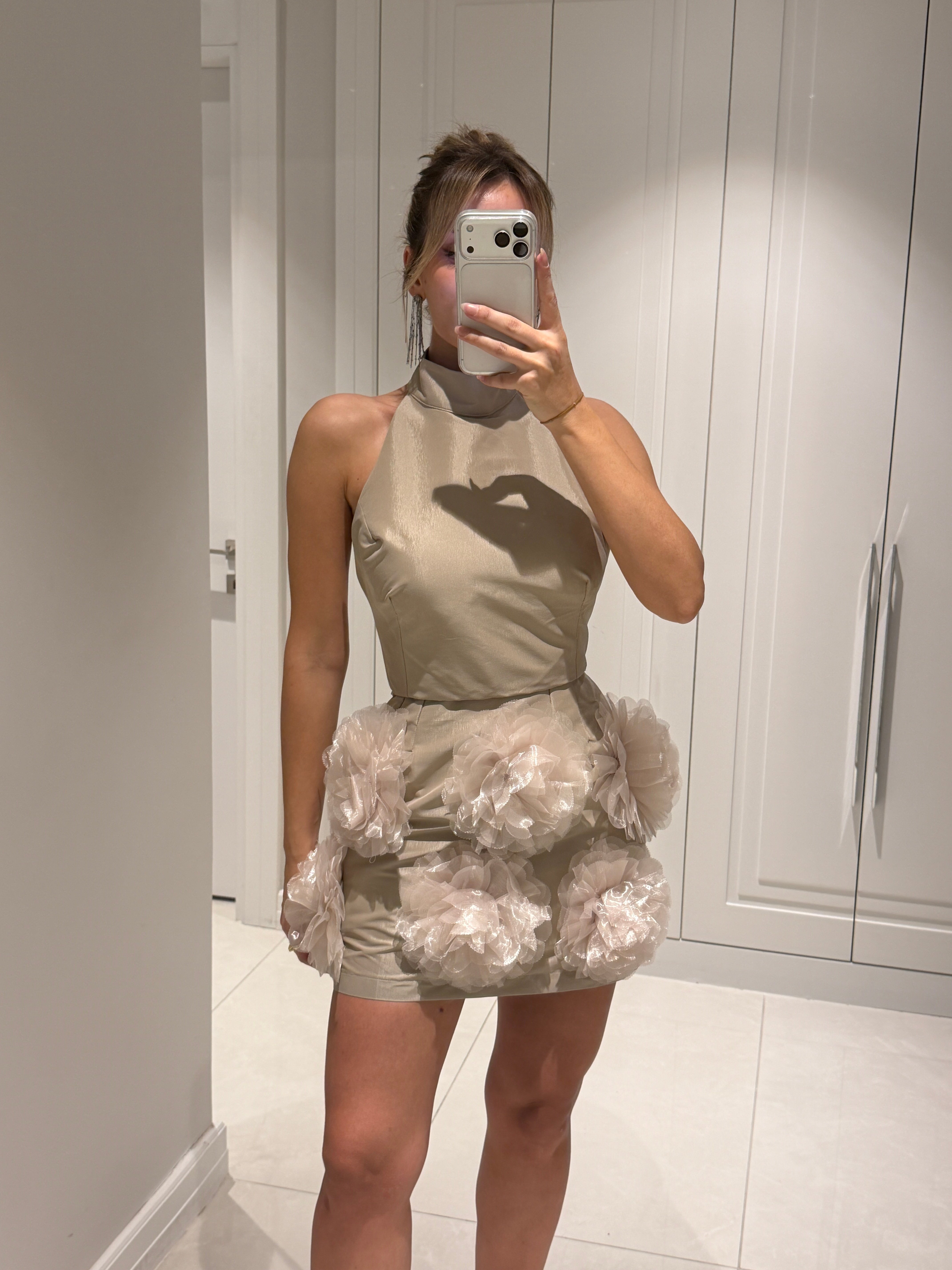 Ellie Bej Gül Detaylı Mini Elbise