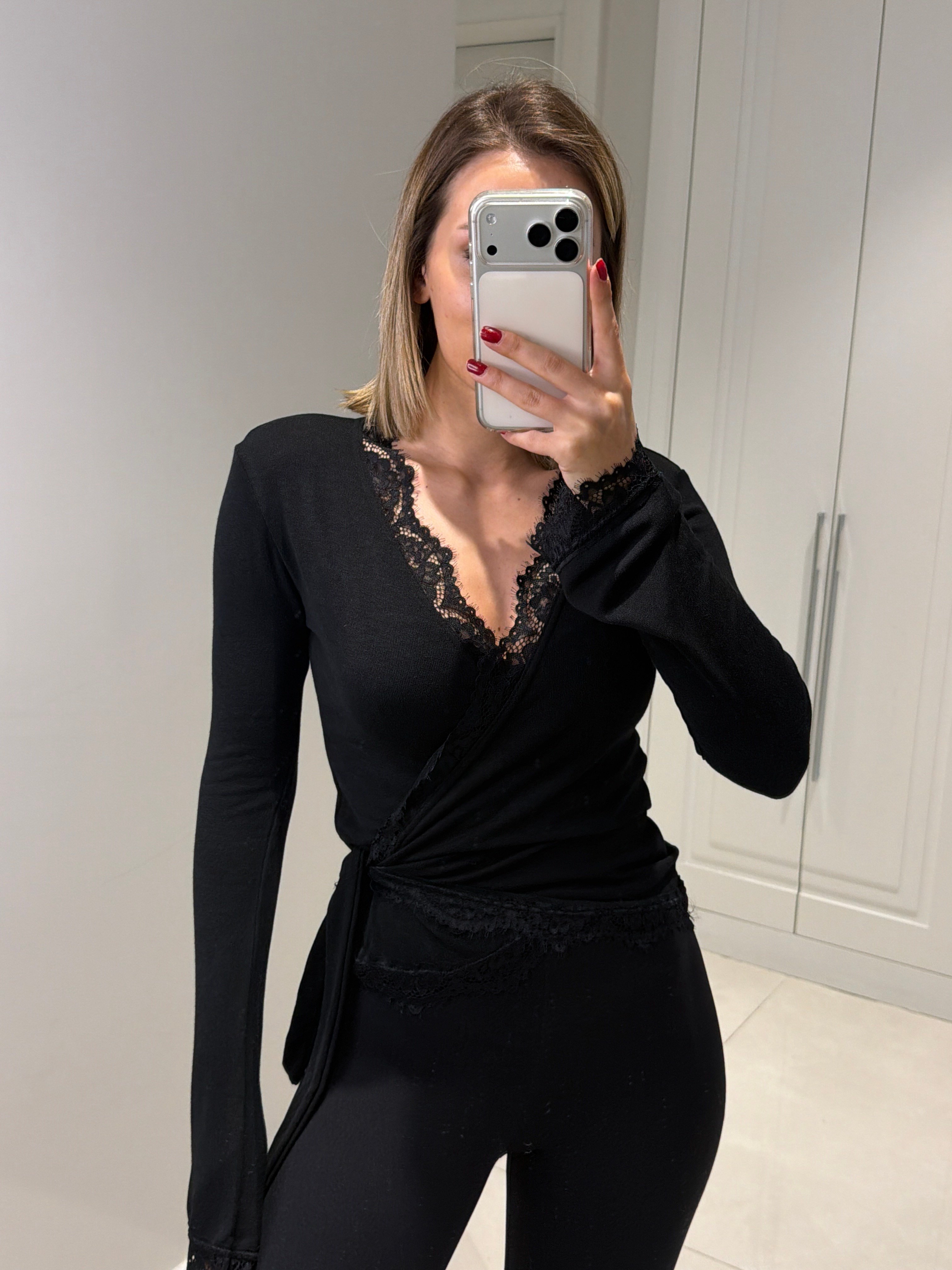 Freya Siyah Dantel Bağlamalı Bluz