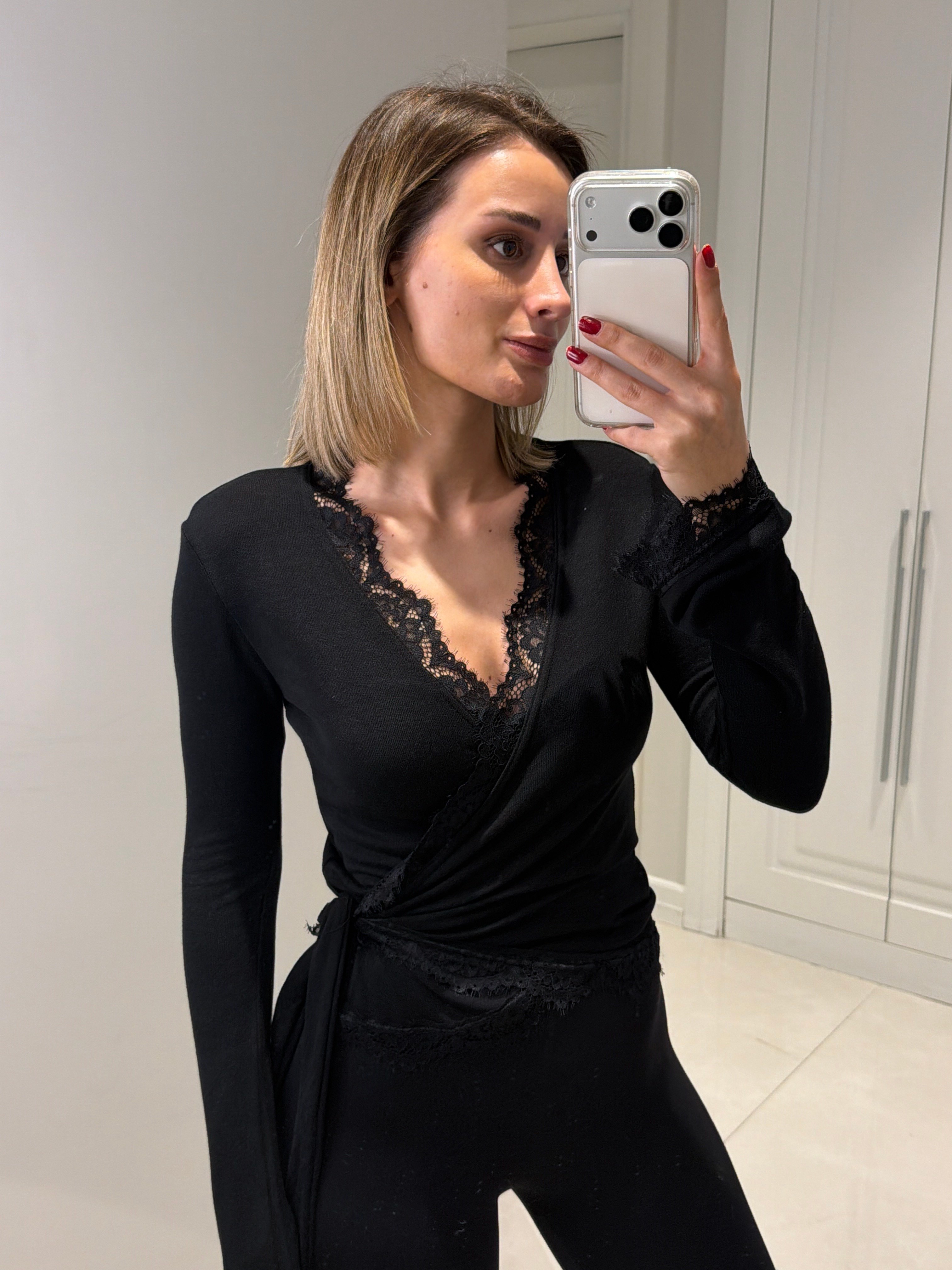 Freya Siyah Dantel Bağlamalı Bluz