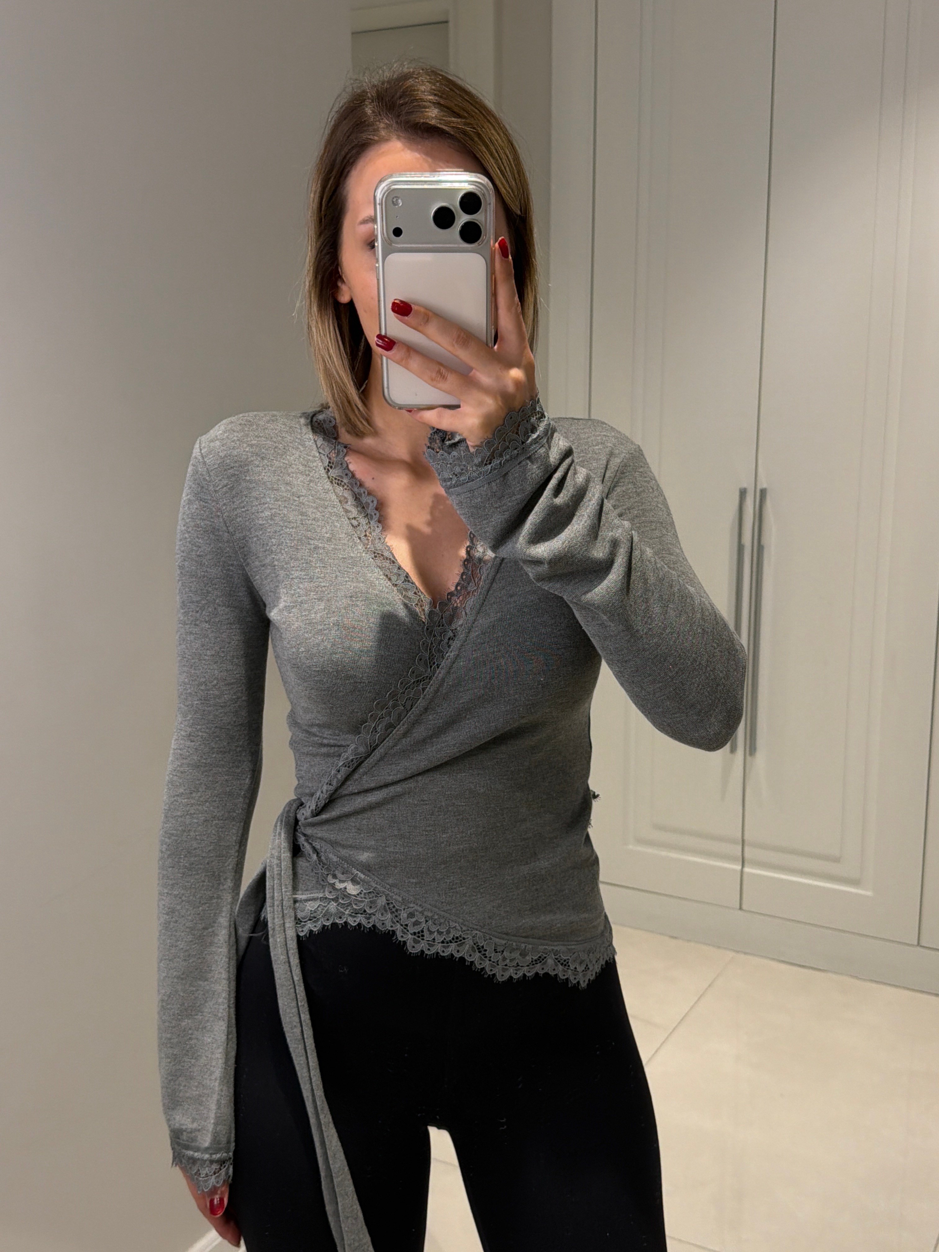 Freya Gri Dantel Bağlamalı Bluz