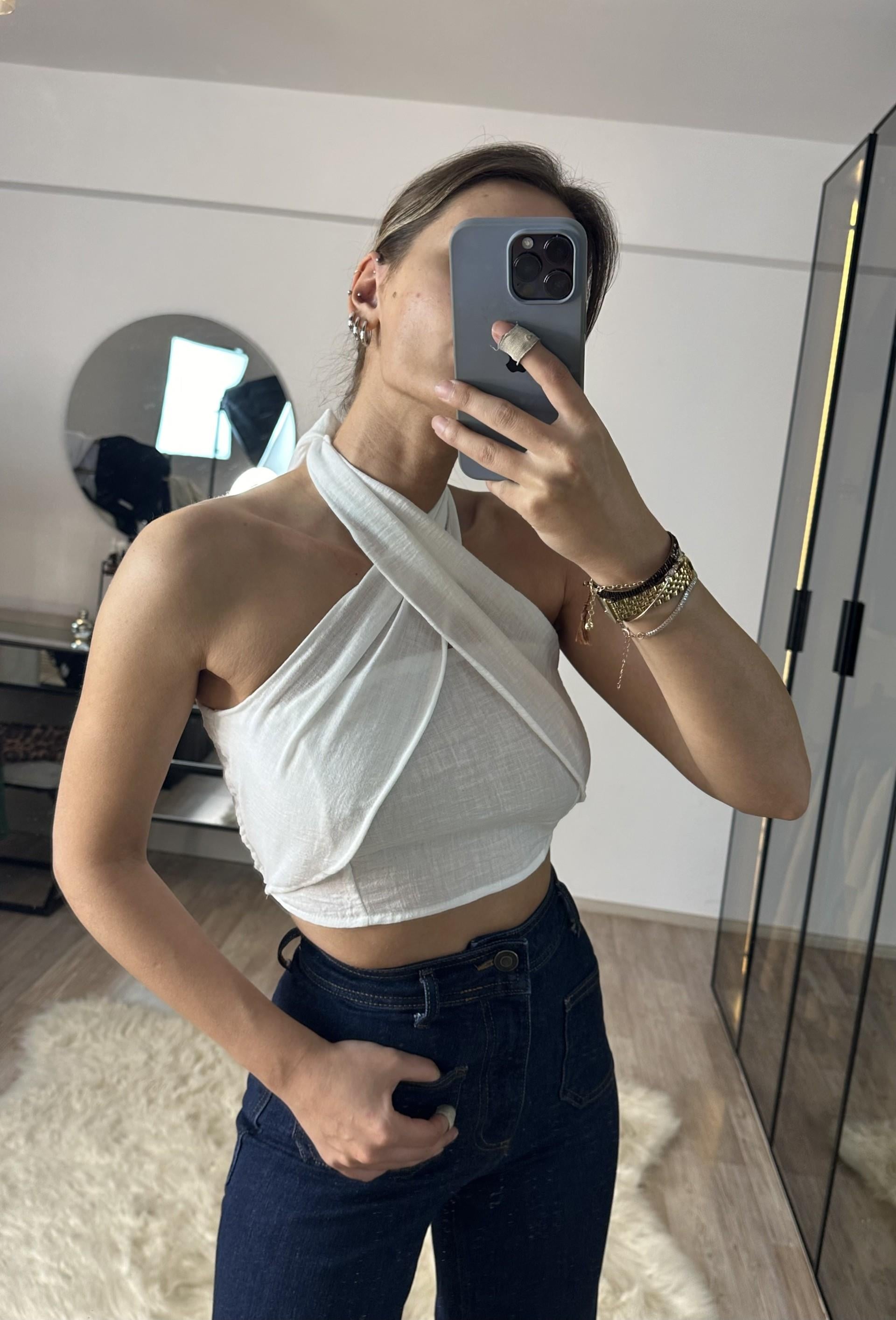 Layla Beyaz Boyundan Bağlamalı Crop Top