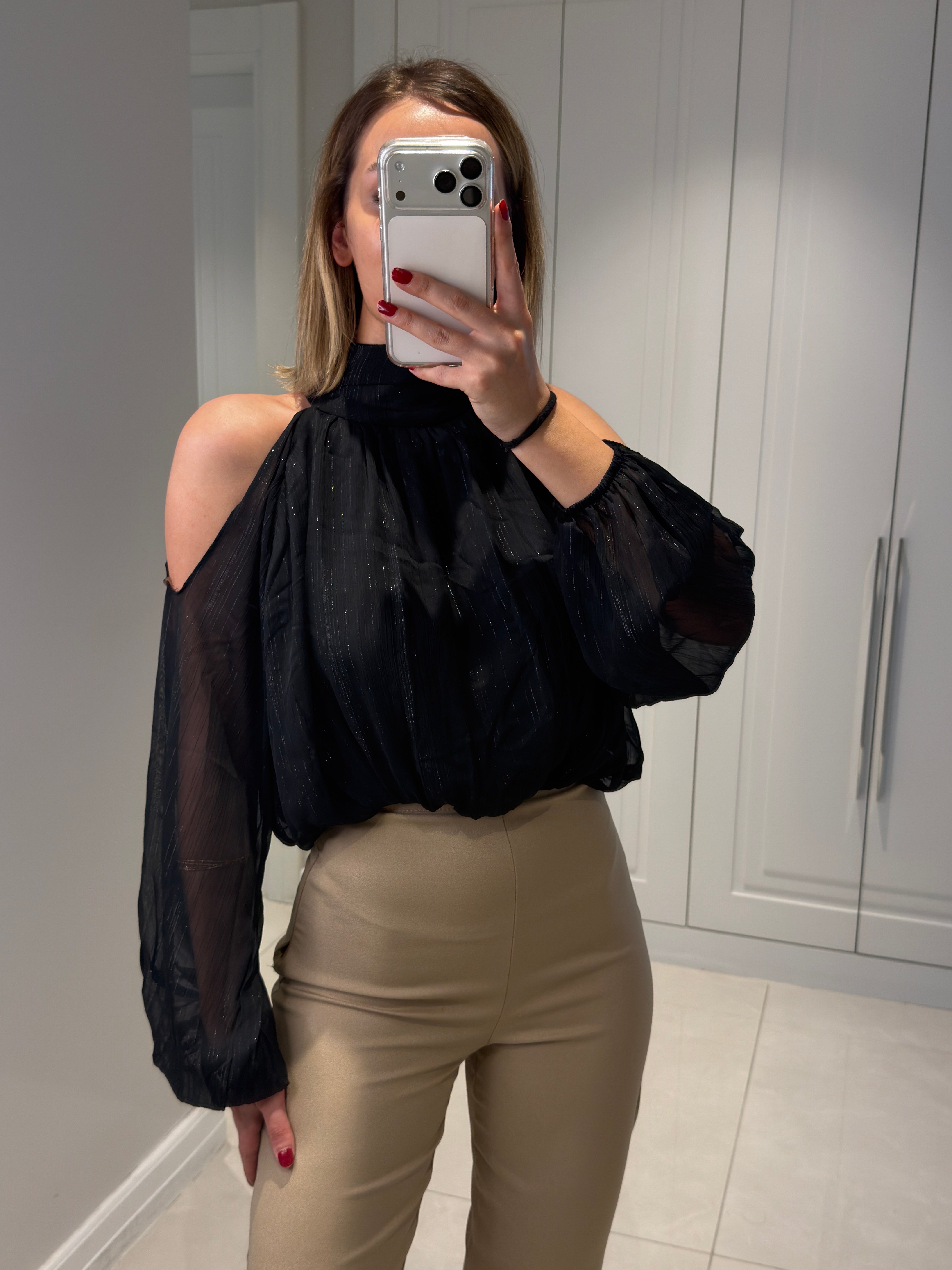 Liona Siyah Omzu Açık Şifon Tül Bluz