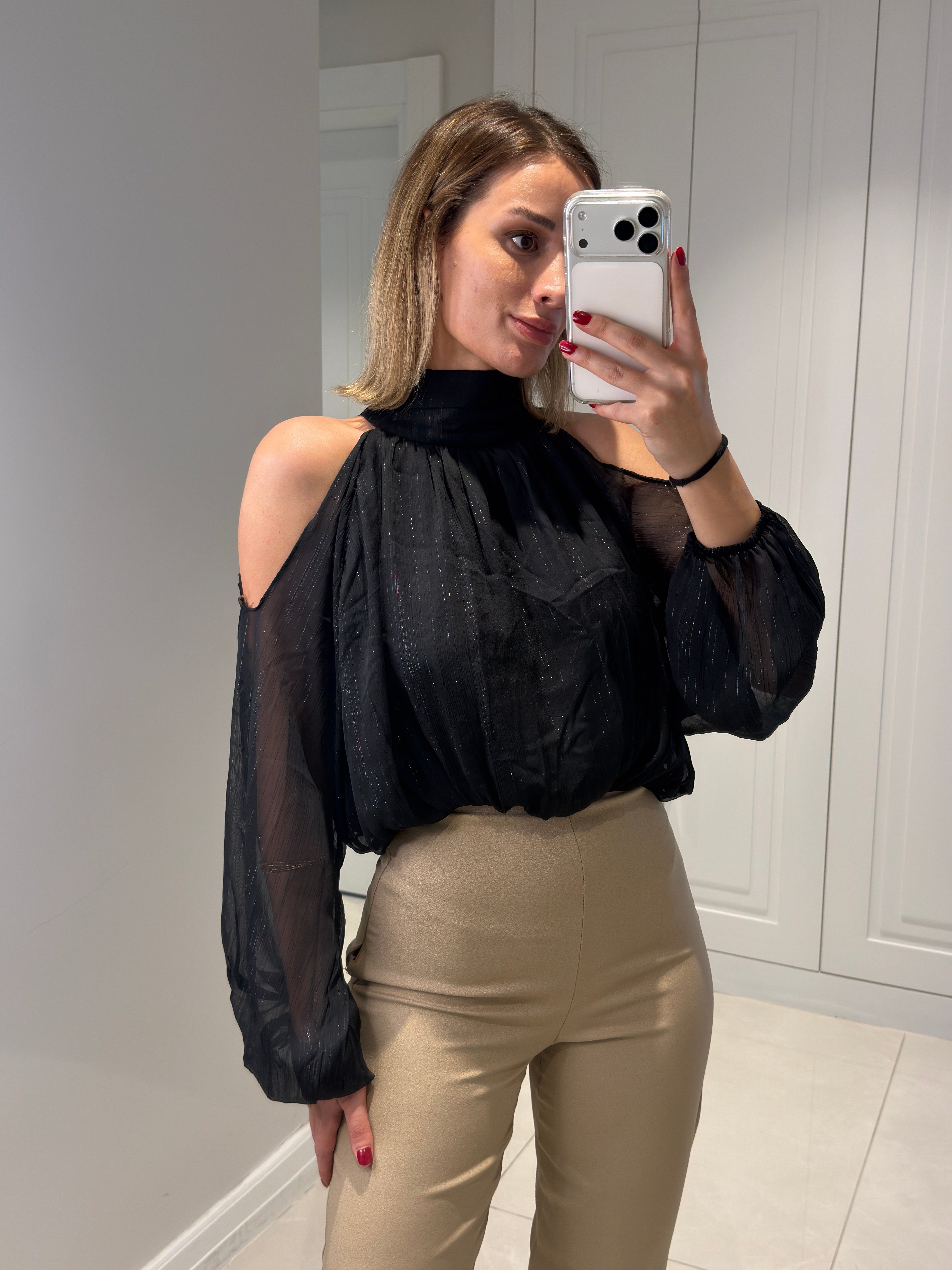 Liona Siyah Omzu Açık Şifon Tül Bluz