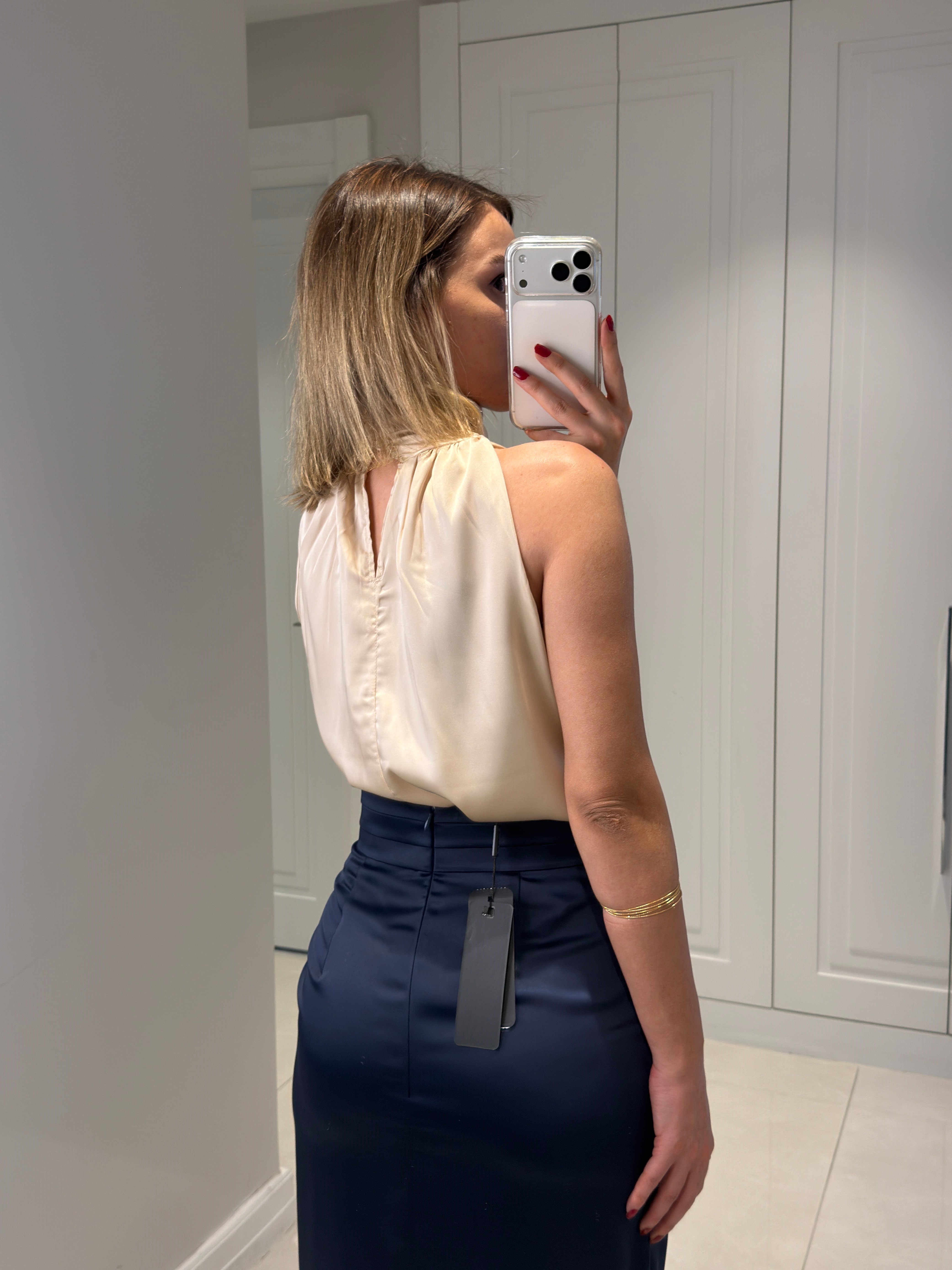 Riva Bej Boğazlı Kolsuz Bluz