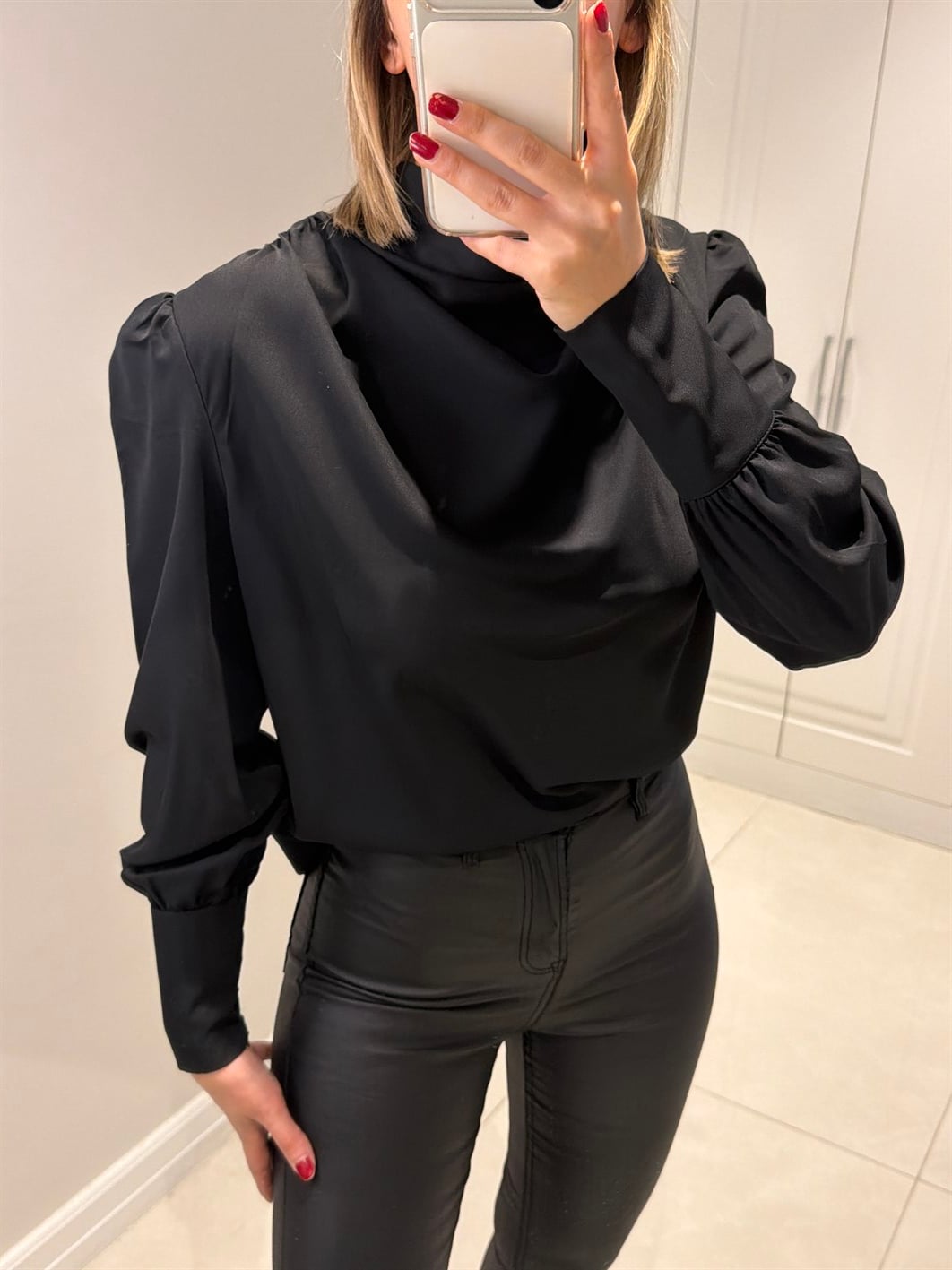 Alora Drape Detaylı Siyah Bluz