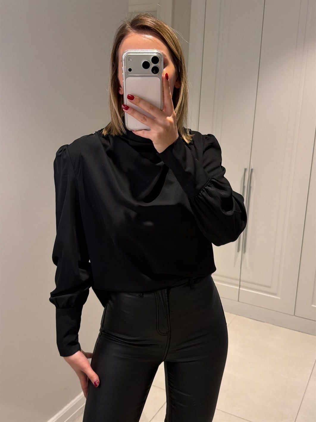 Alora Drape Detaylı Siyah Bluz