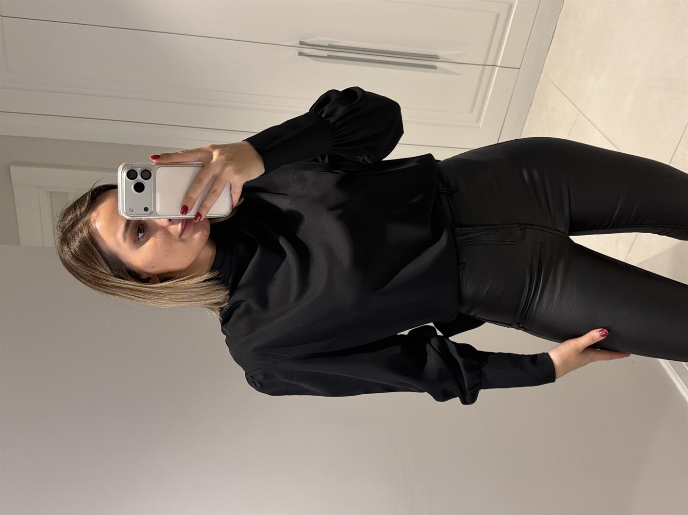 Alora Drape Detaylı Siyah Bluz