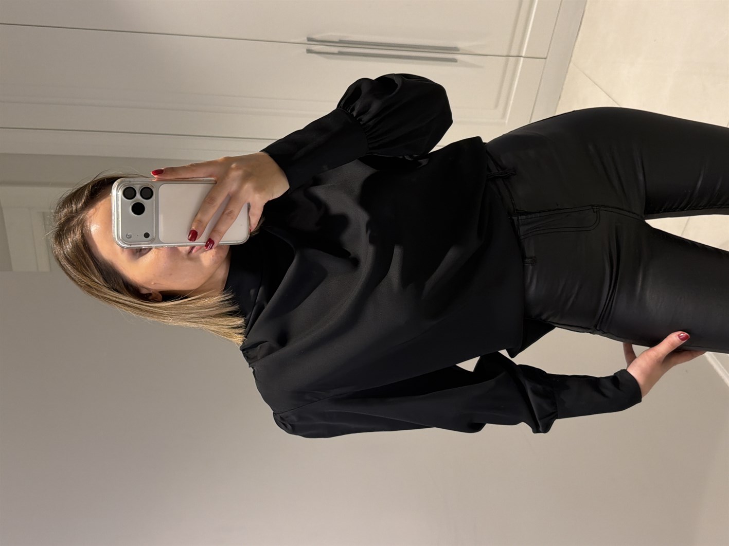 Alora Drape Detaylı Siyah Bluz