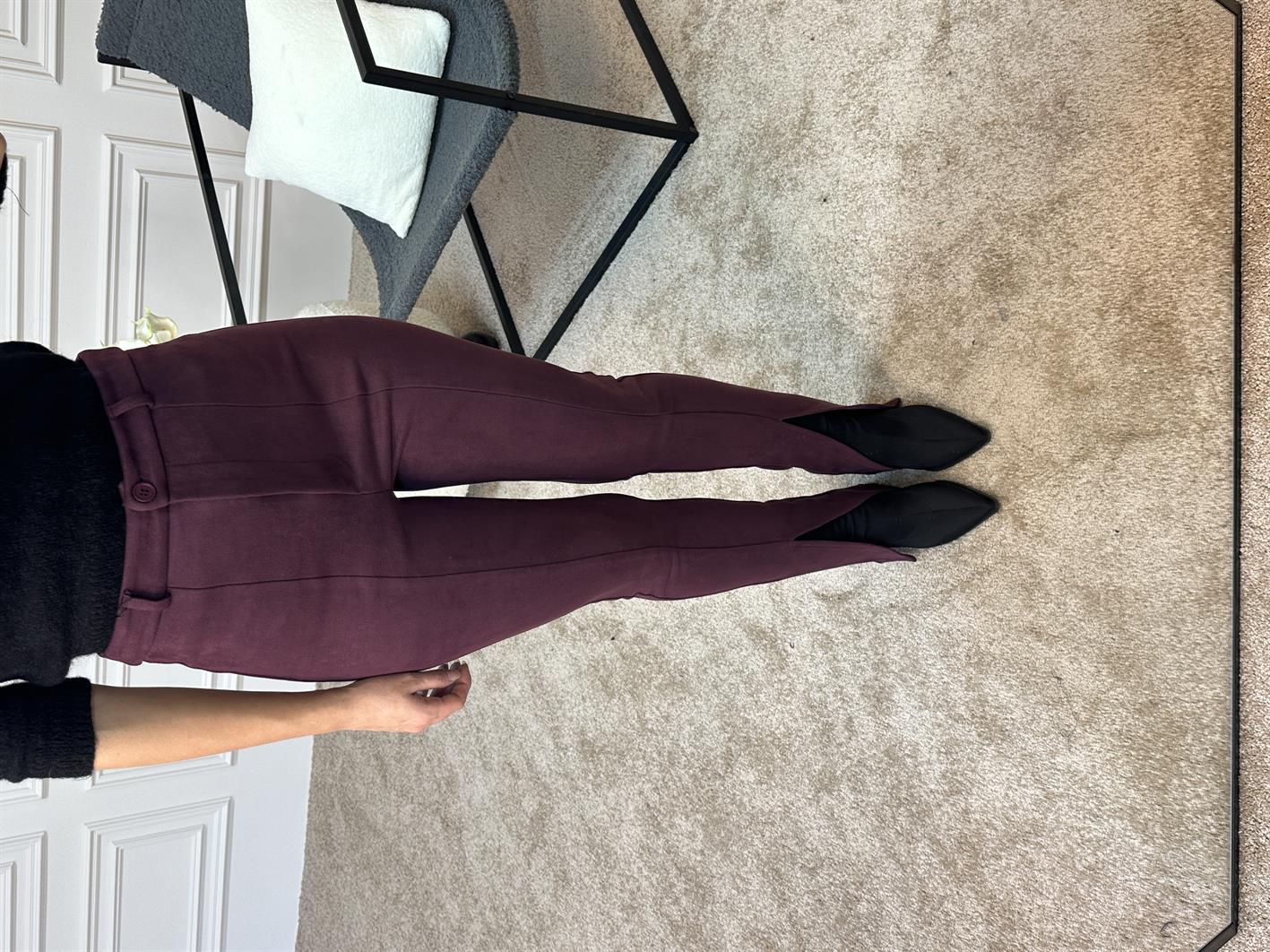 Amaris Mor Paçası Yırtmaçlı Süet Pantolon