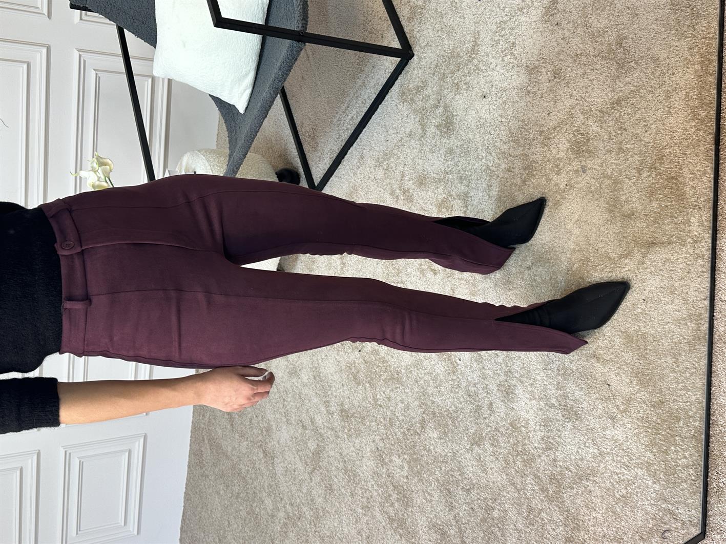 Amaris Mor Paçası Yırtmaçlı Süet Pantolon