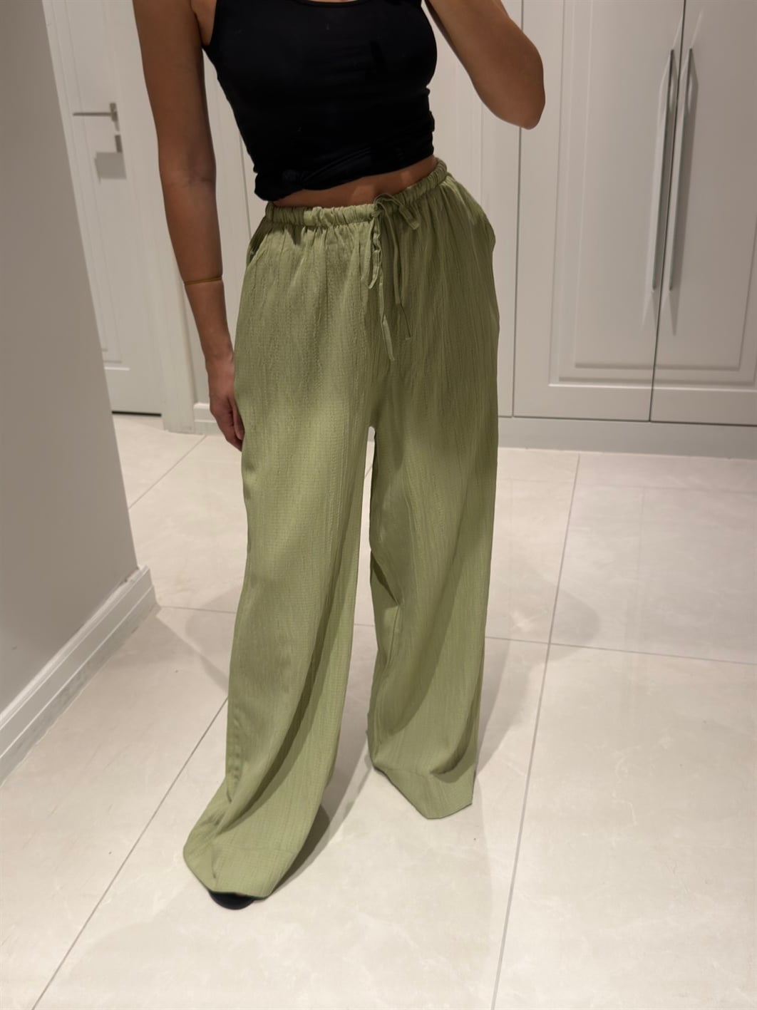 Aria Yeşil Beli Lastikli Gofre Pantolon