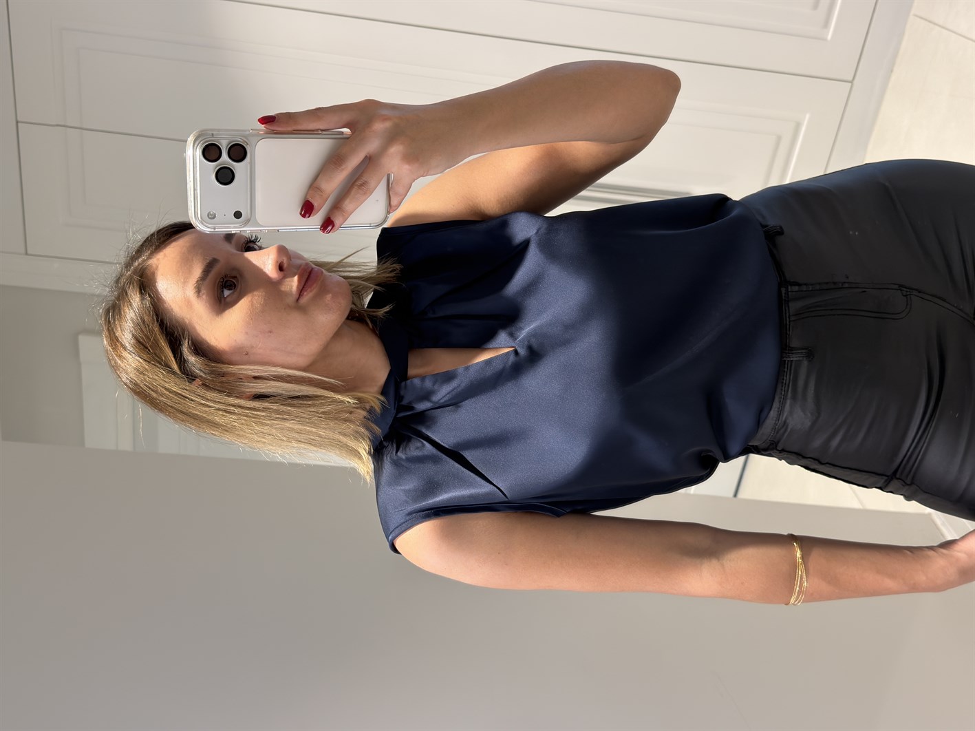 Aryana Lacivert Yaka Detaylı Saten Bluz
