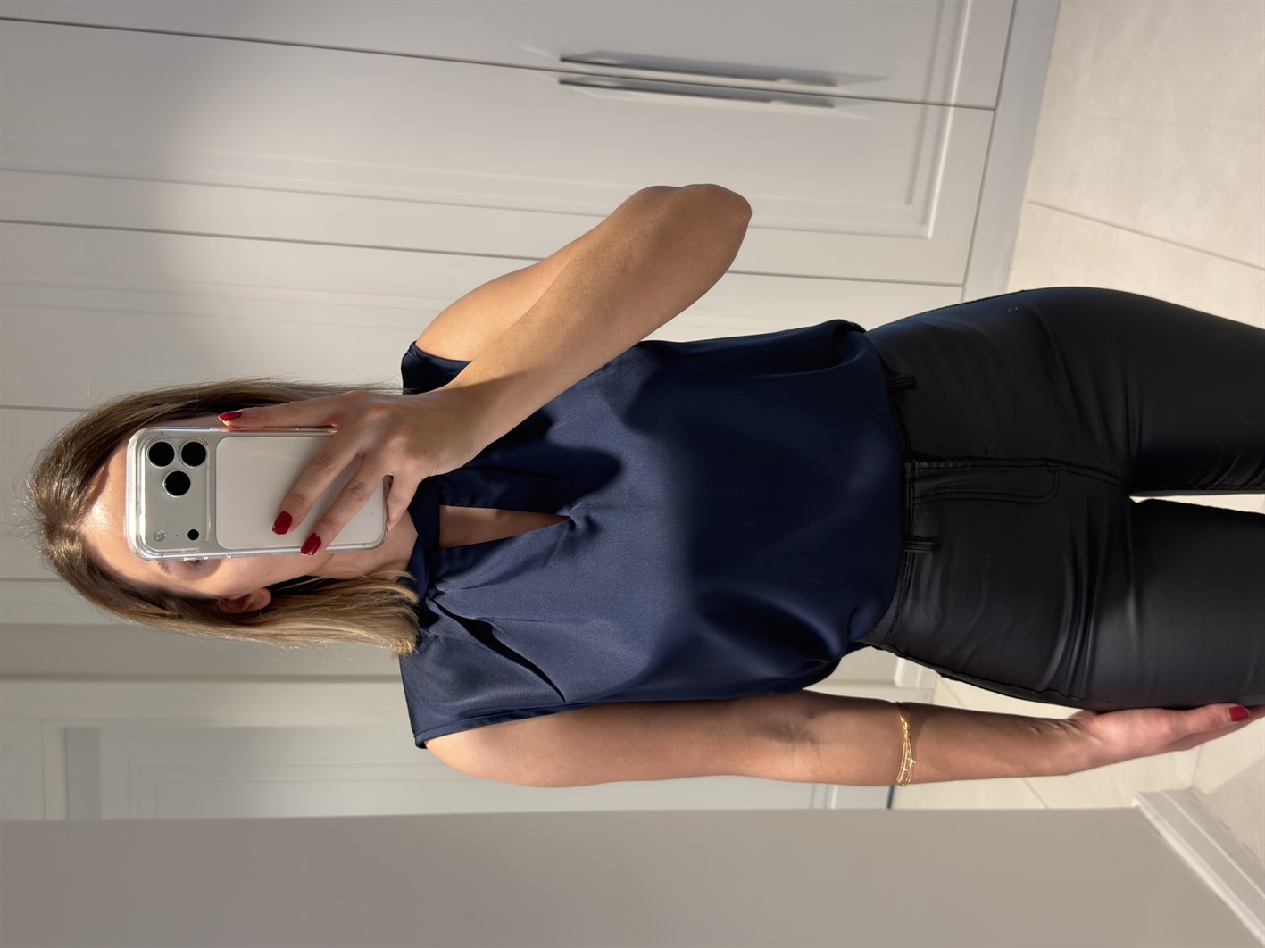 Aryana Lacivert Yaka Detaylı Saten Bluz