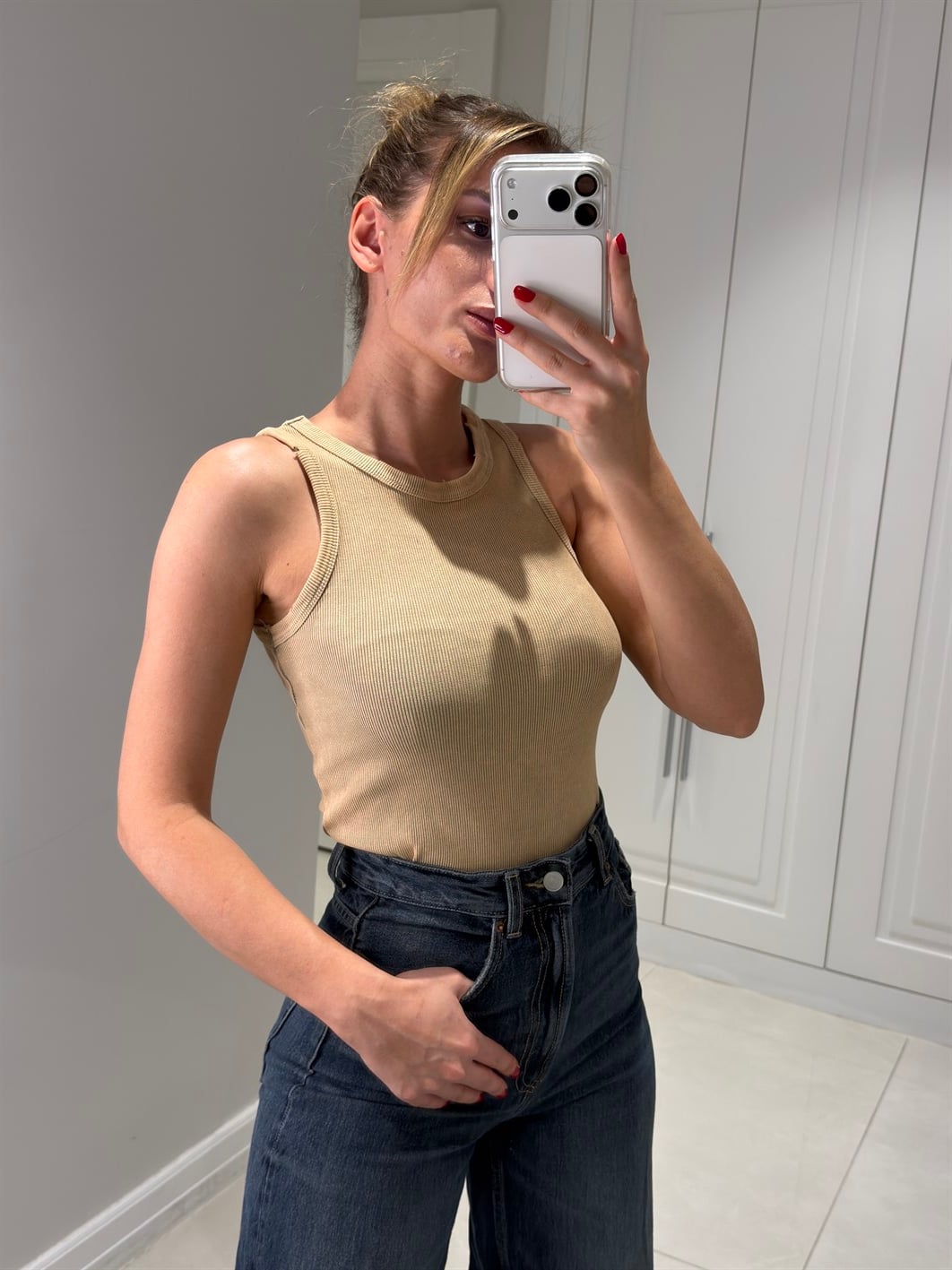 Charlotte Bej Halter Yaka Atlet