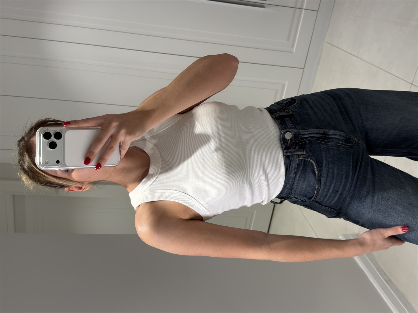 Charlotte Beyaz Halter Yaka Atlet