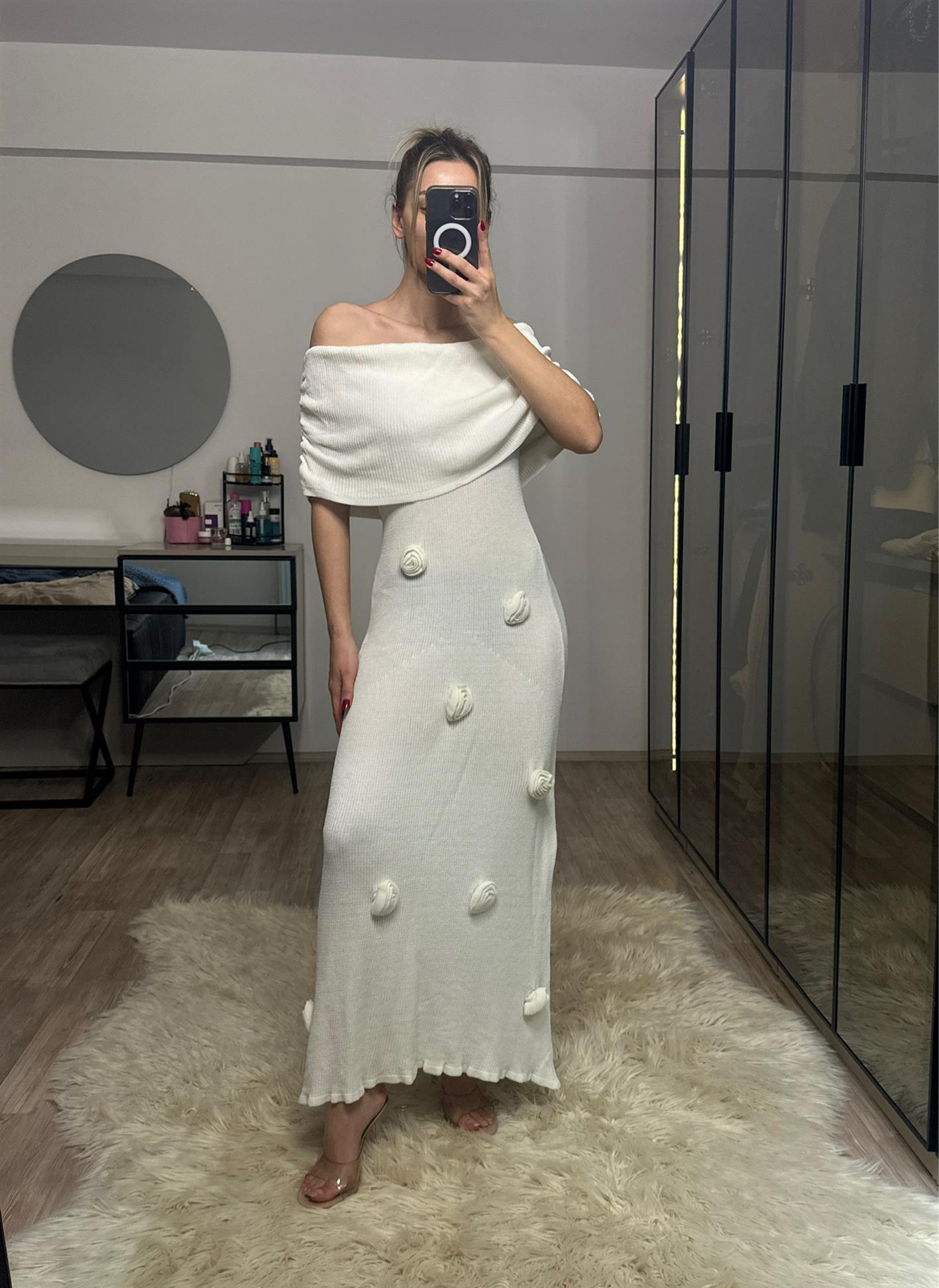 Dalia Beyaz Madonna Yaka Gül Detaylı Elbise