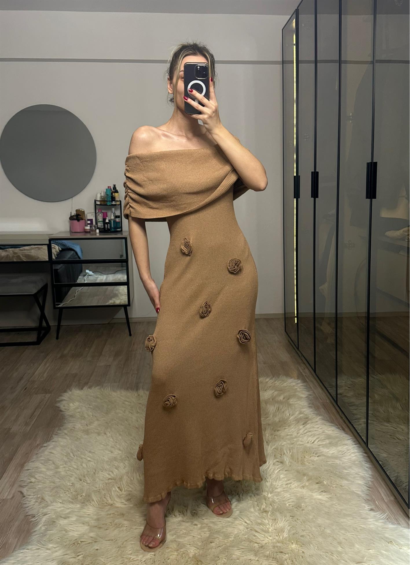 Dalia Vizon Madonna Yaka Gül Detaylı Elbise