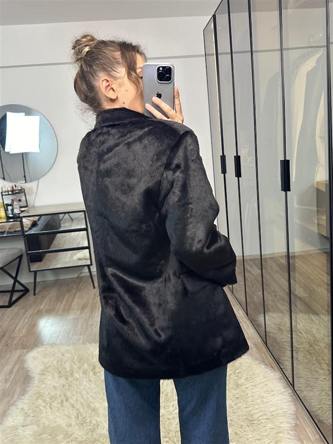 Eline Çift Cepli Kürklü Siyah Blazer Ceket