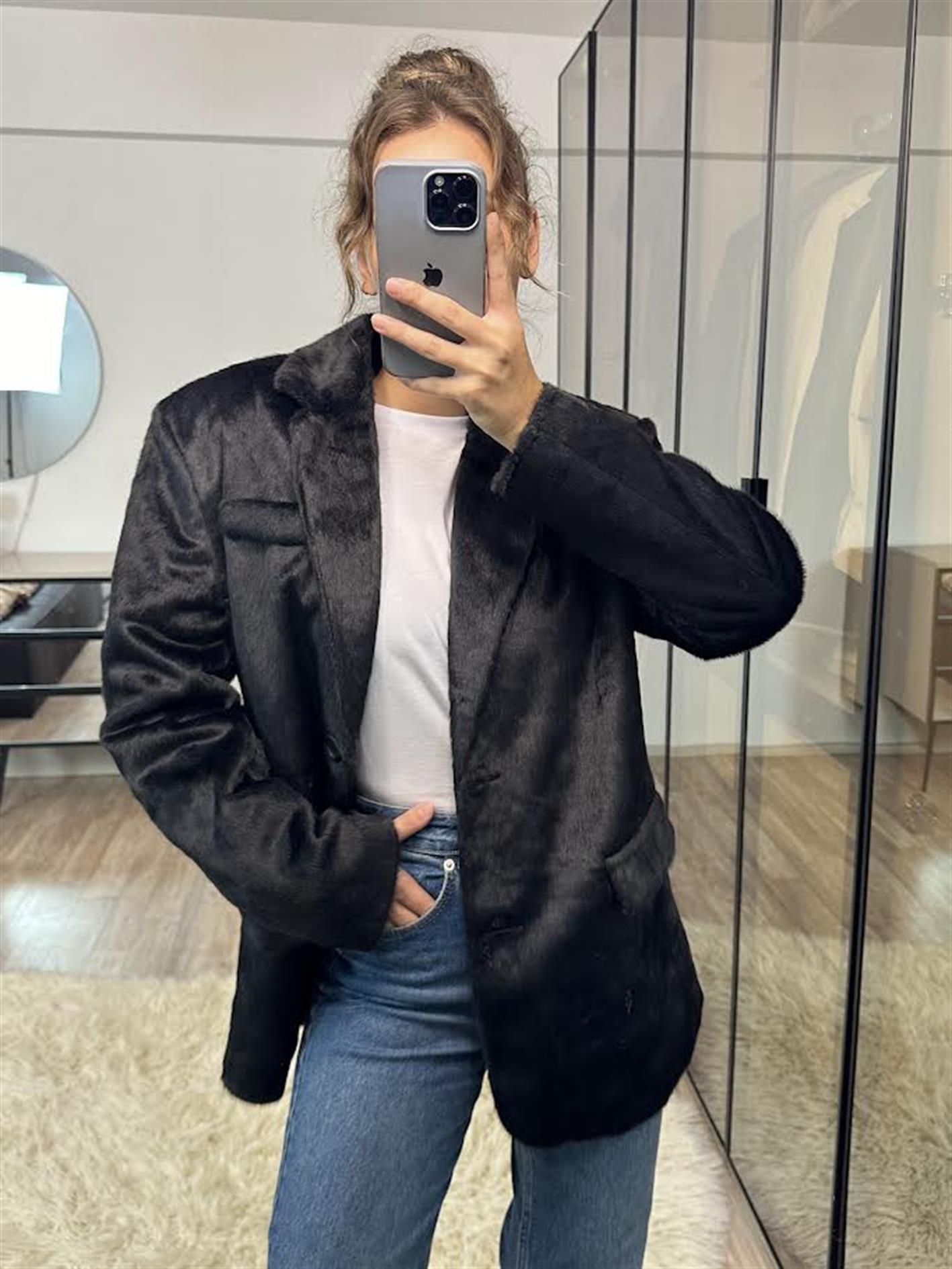 Eline Çift Cepli Kürklü Siyah Blazer Ceket