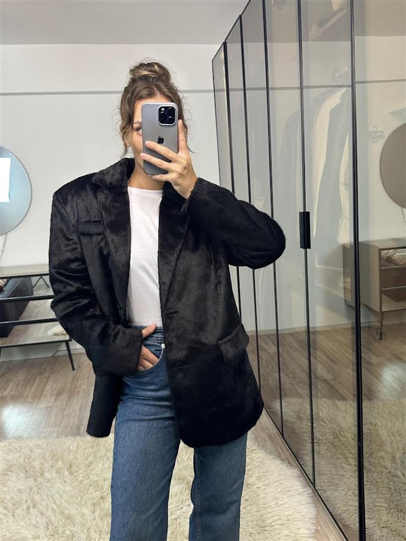 Eline Çift Cepli Kürklü Siyah Blazer Ceket
