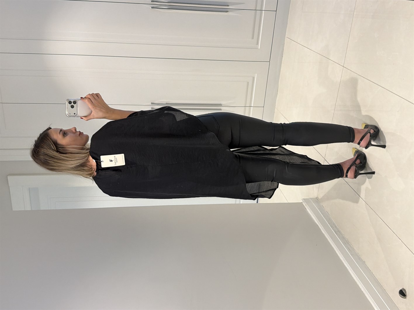 Ella Siyah Asimetrik Pelerin Bluz