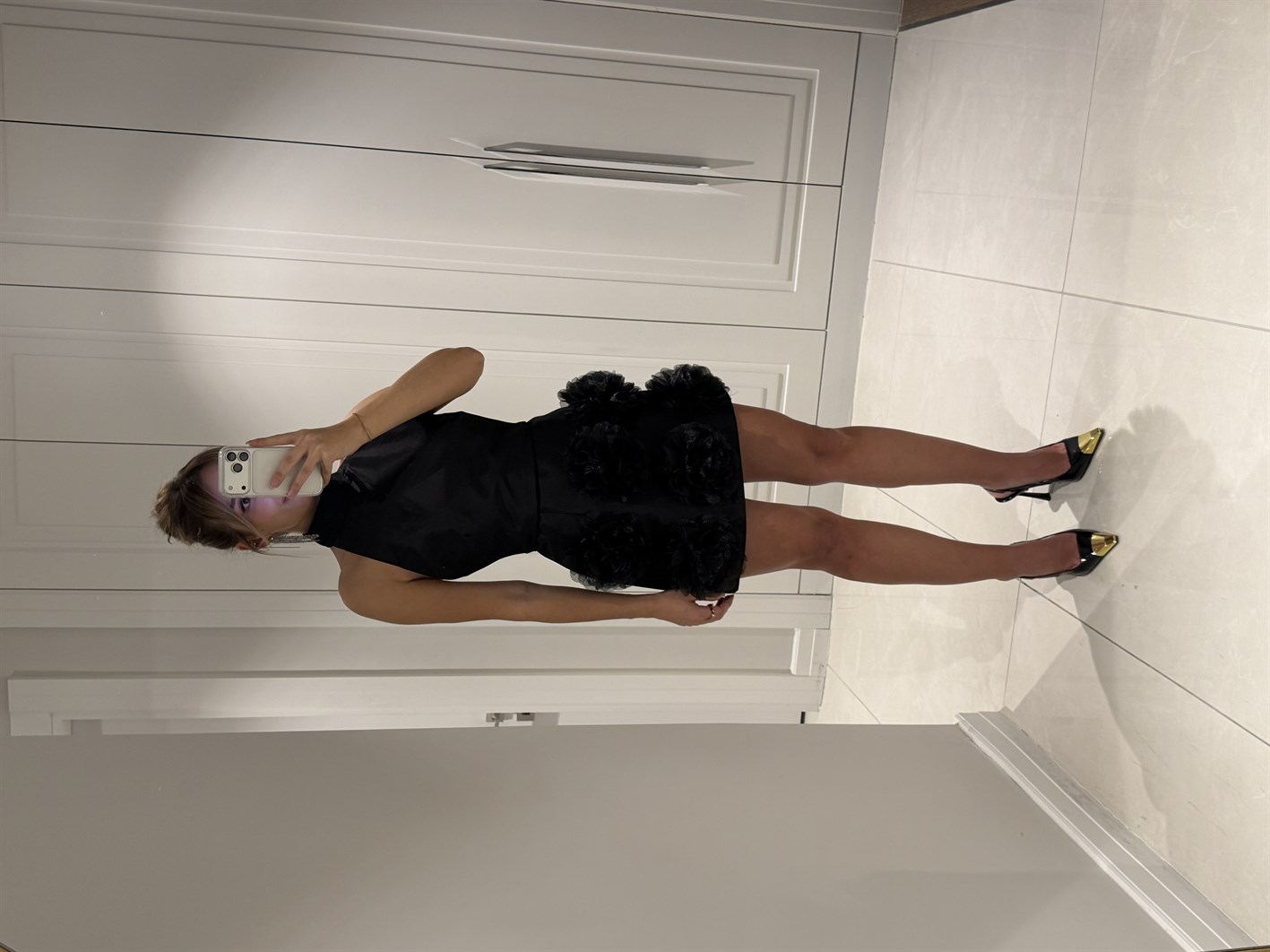 Ellie Siyah Gül Detaylı Mini Elbise