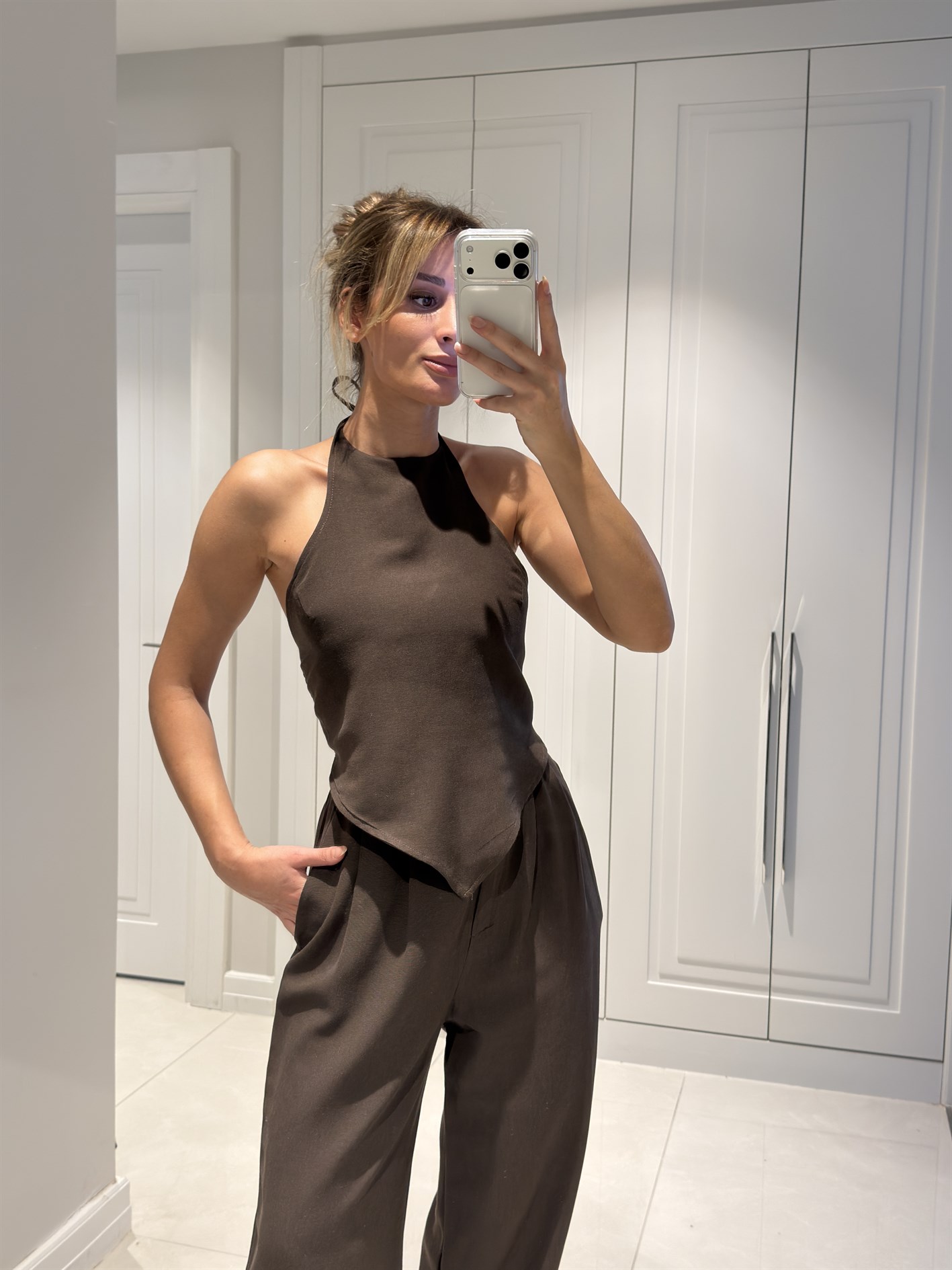 Emily Acı Kahve Bambu Keten Asimetrik Halter Yaka Bluz Pantolon Takım