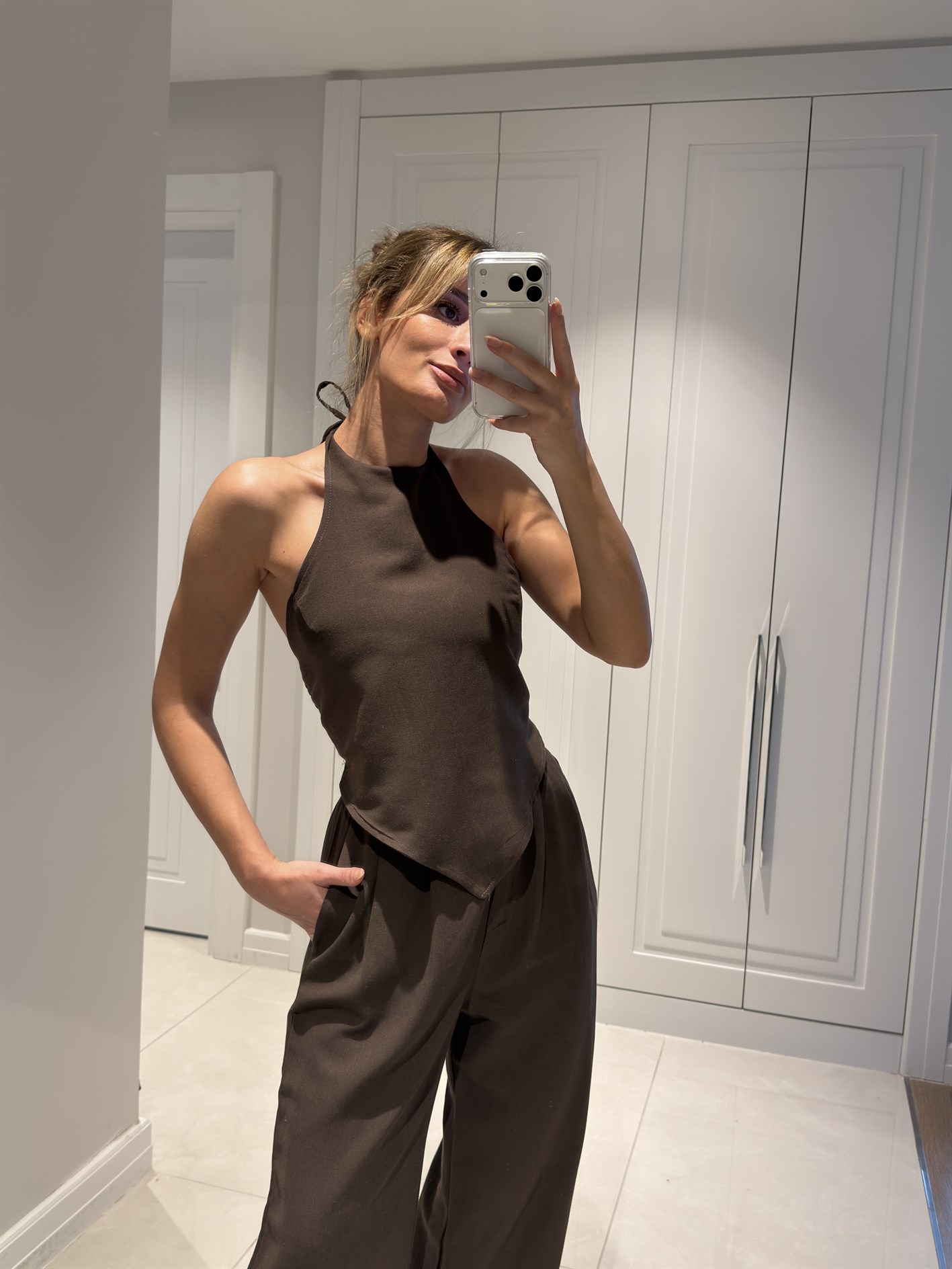 Emily Acı Kahve Bambu Keten Asimetrik Halter Yaka Bluz Pantolon Takım