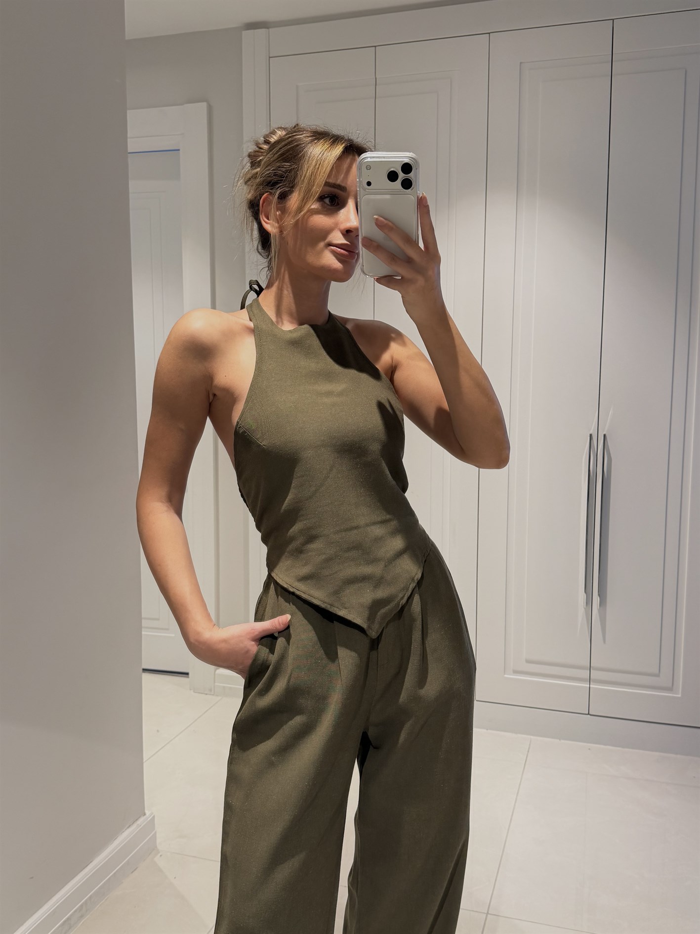 Emily Haki Bambu Keten Asimetrik Halter Yaka Bluz Pantolon Takım