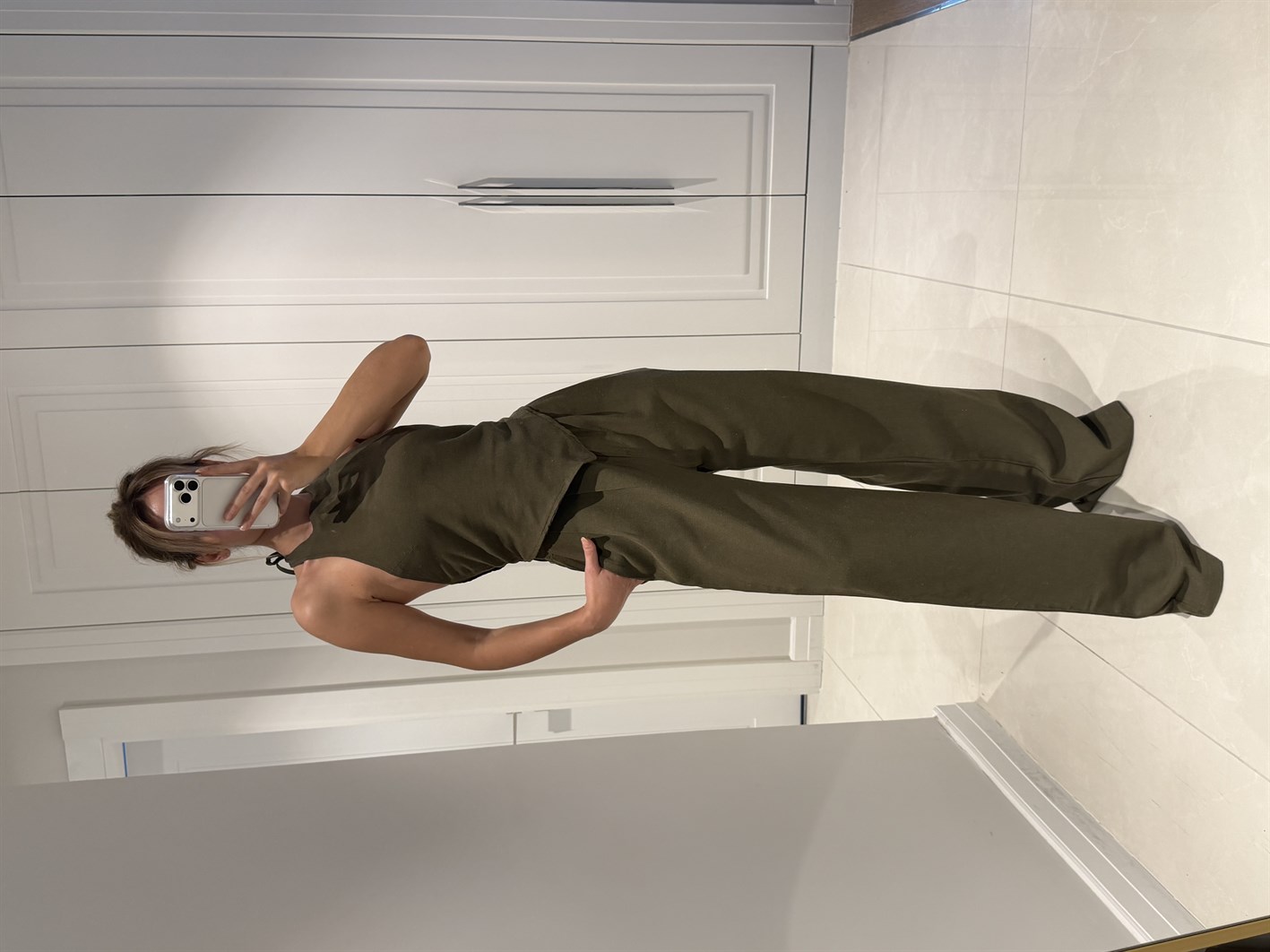 Emily Haki Bambu Keten Asimetrik Halter Yaka Bluz Pantolon Takım