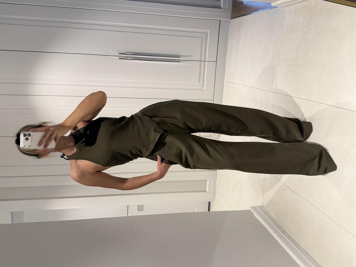 Emily Haki Bambu Keten Asimetrik Halter Yaka Bluz Pantolon Takım