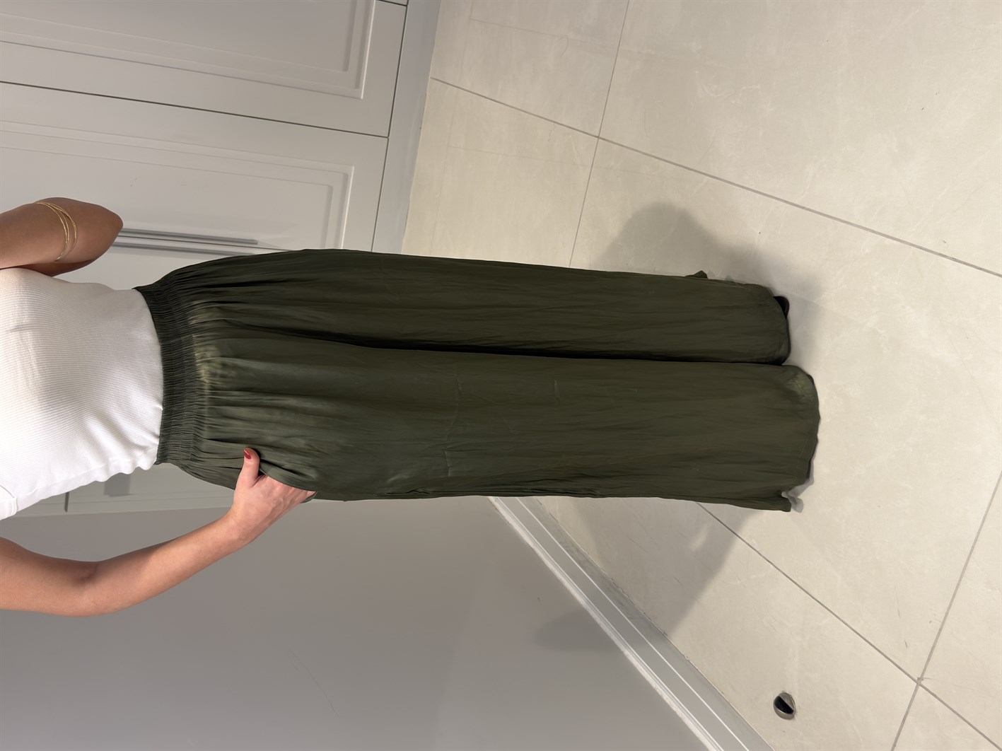 Hadley Haki Kırışık Görünümlü İpek Saten Pantolon