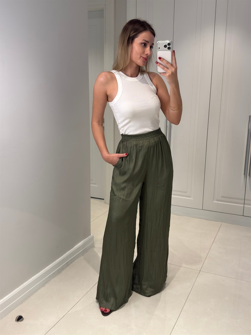 Hadley Haki Kırışık Görünümlü İpek Saten Pantolon