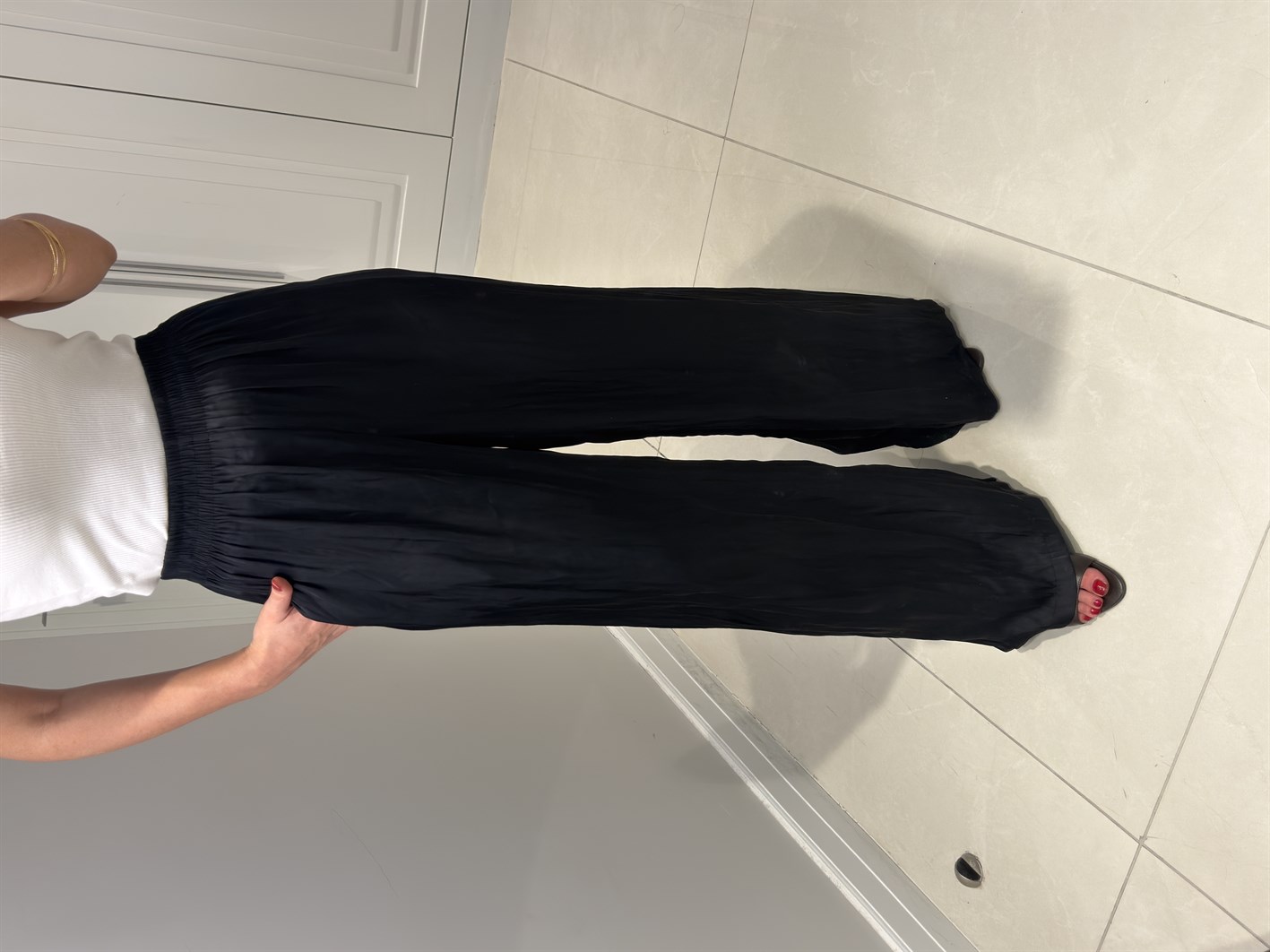 Hadley Siyah Kırışık Görünümlü İpek Saten Pantolon