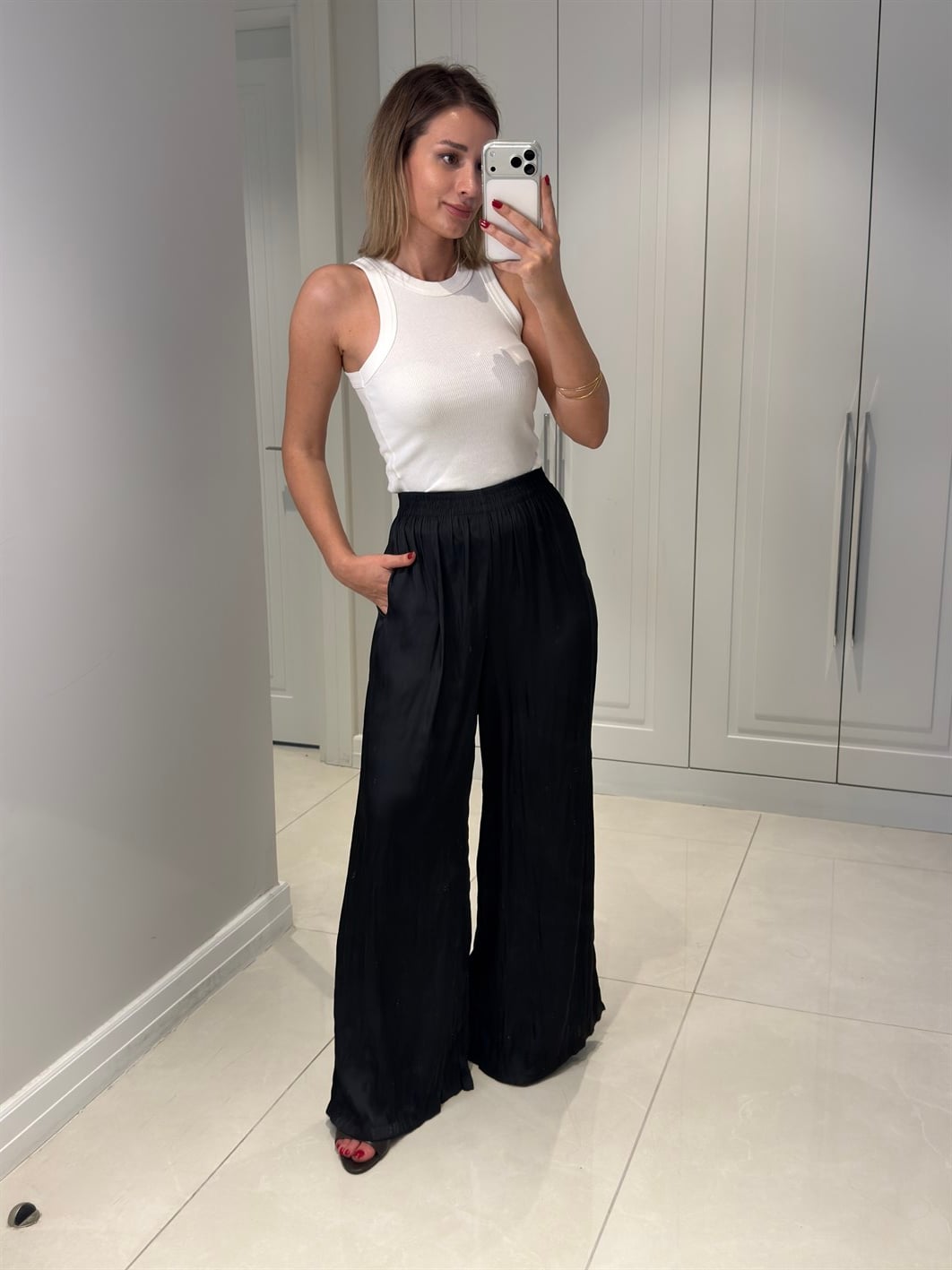 Hadley Siyah Kırışık Görünümlü İpek Saten Pantolon