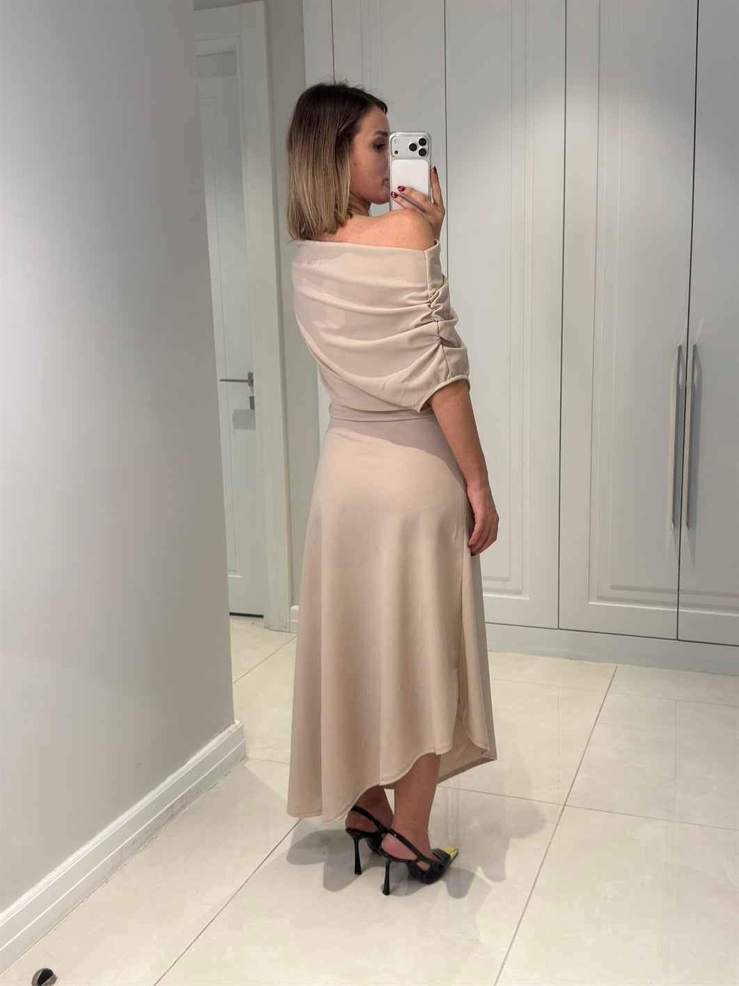 Jayla Bej Kayık Yaka Dökümlü Elbise