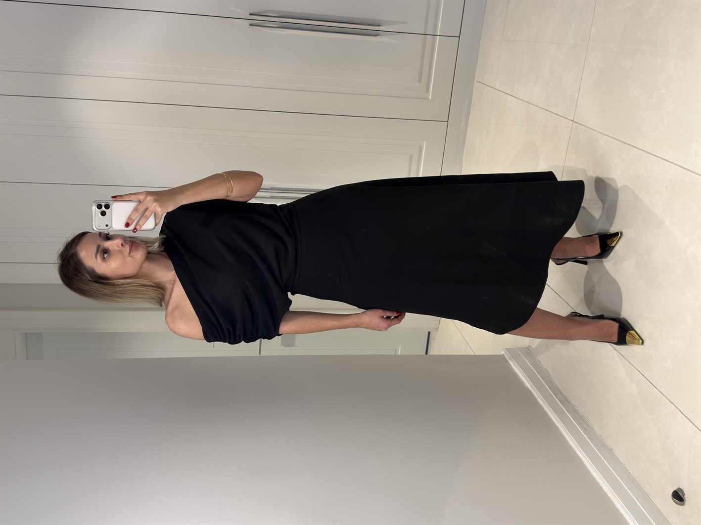 Jayla Siyah Kayık Yaka Dökümlü Elbise