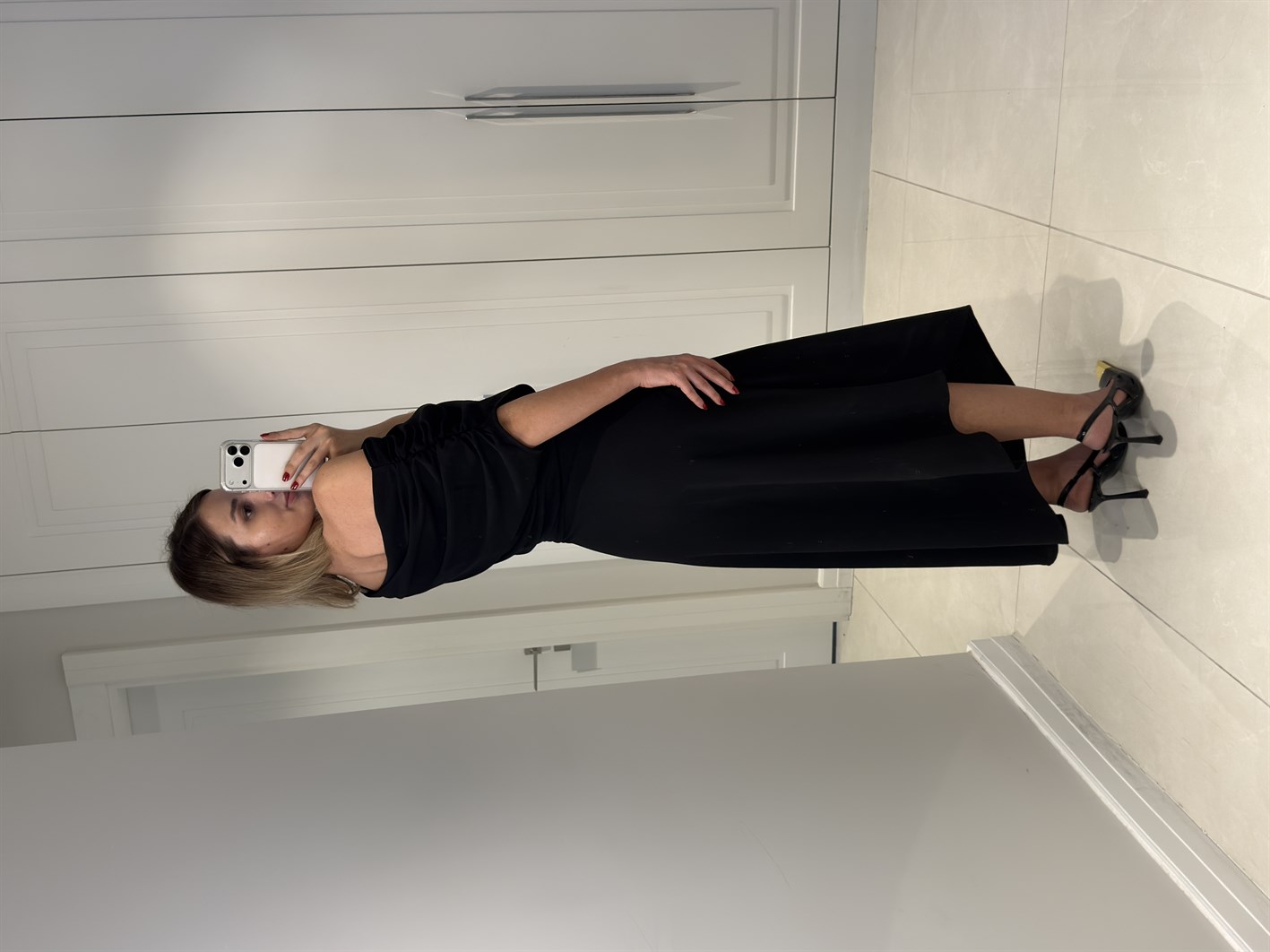 Jayla Siyah Kayık Yaka Dökümlü Elbise