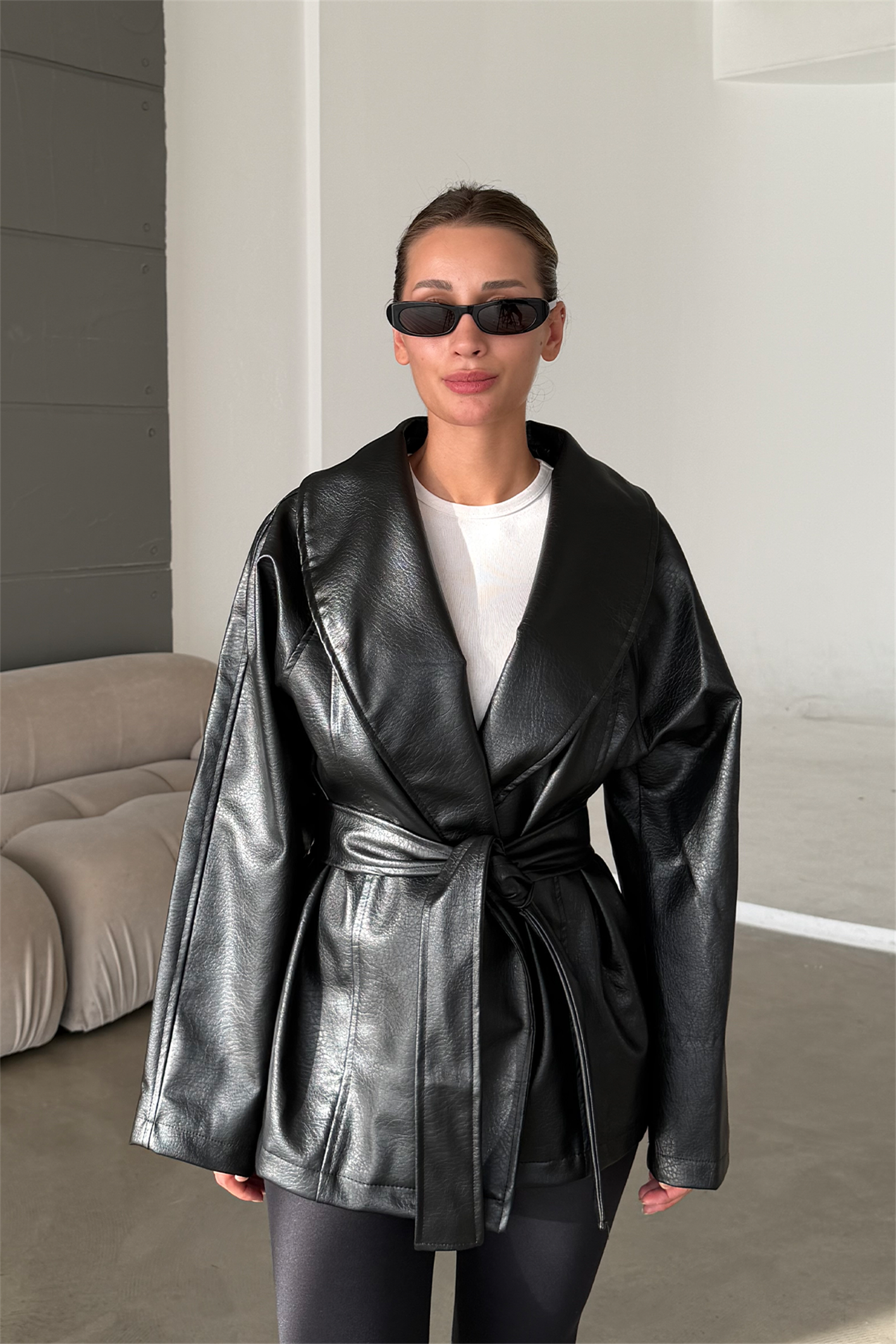 Nathalie Siyah Kuşaklı Oversize Deri Ceket