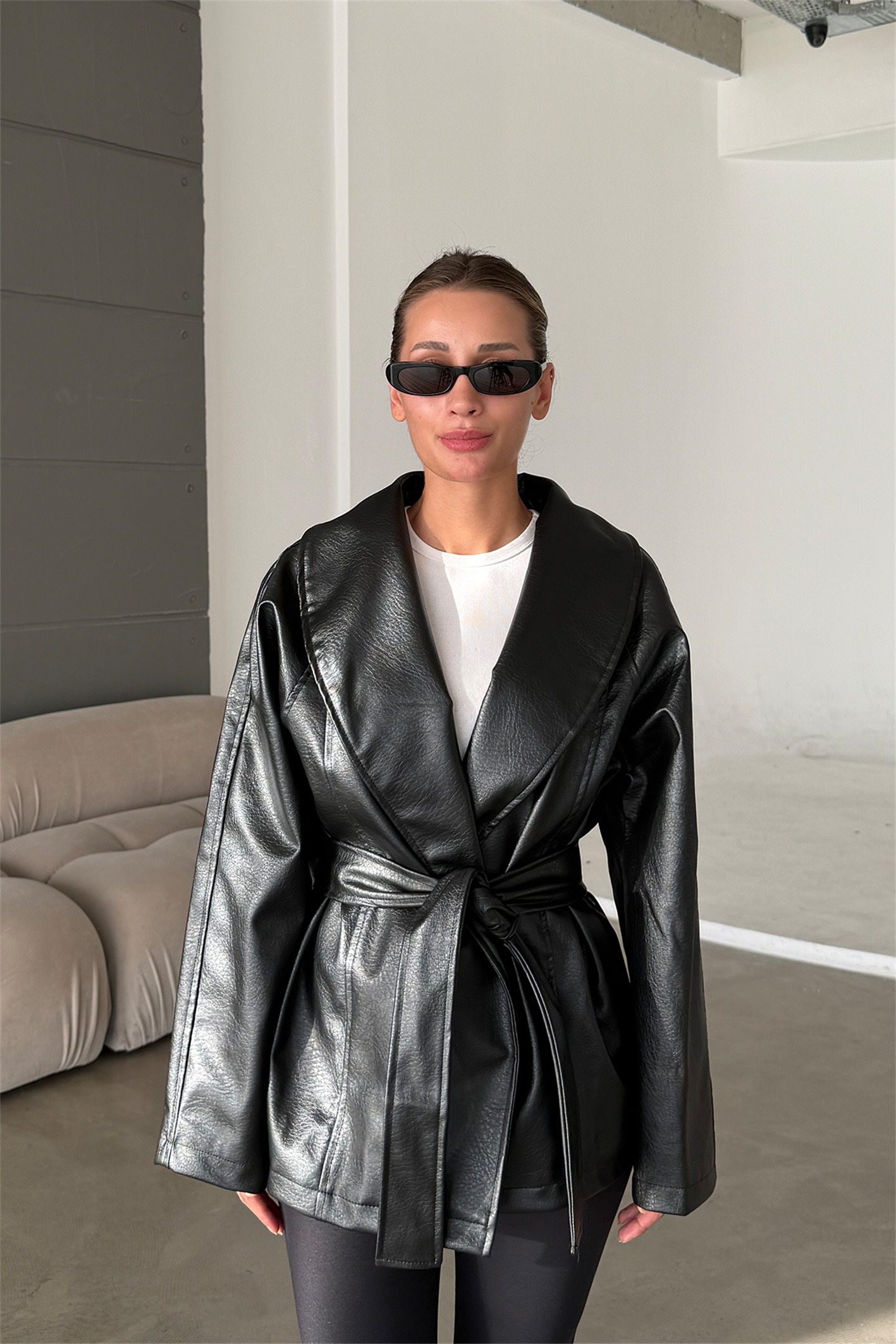 Nathalie Siyah Kuşaklı Oversize Deri Ceket