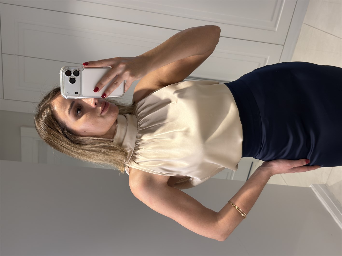 Riva Bej Boğazlı Kolsuz Bluz