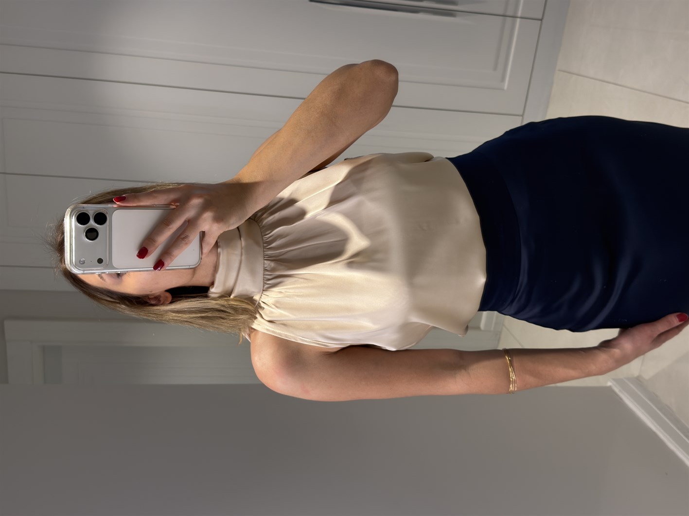 Riva Bej Boğazlı Kolsuz Bluz