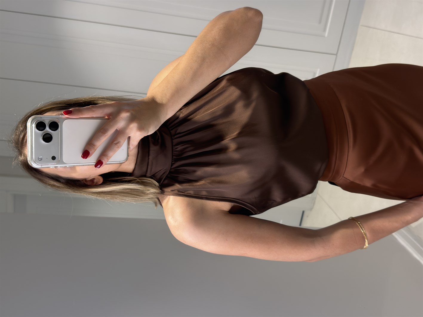 Riva Kahve Boğazlı Kolsuz Bluz