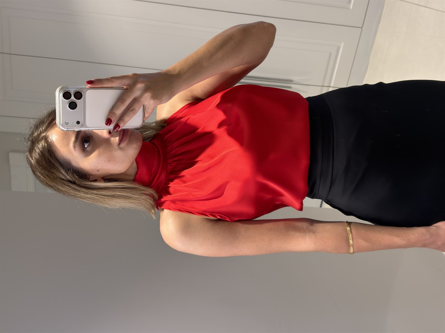 Riva Kırmızı Boğazlı Kolsuz Bluz