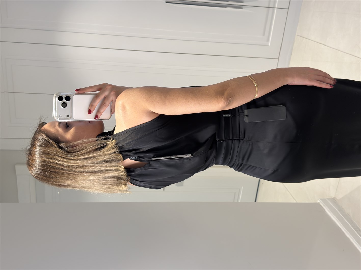 Riva Siyah Boğazlı Kolsuz Bluz