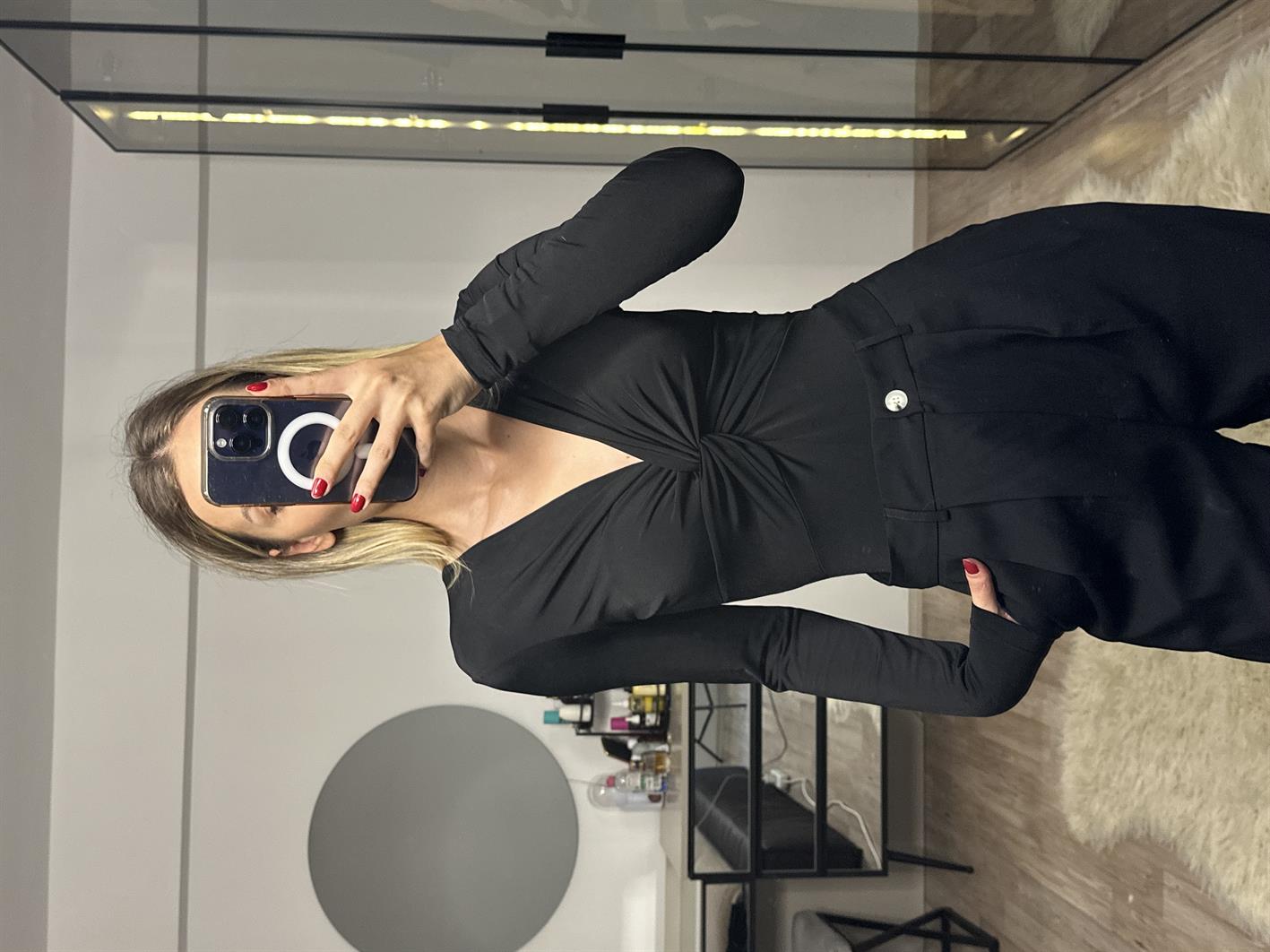 Sarah Siyah Büzgülü Bluz