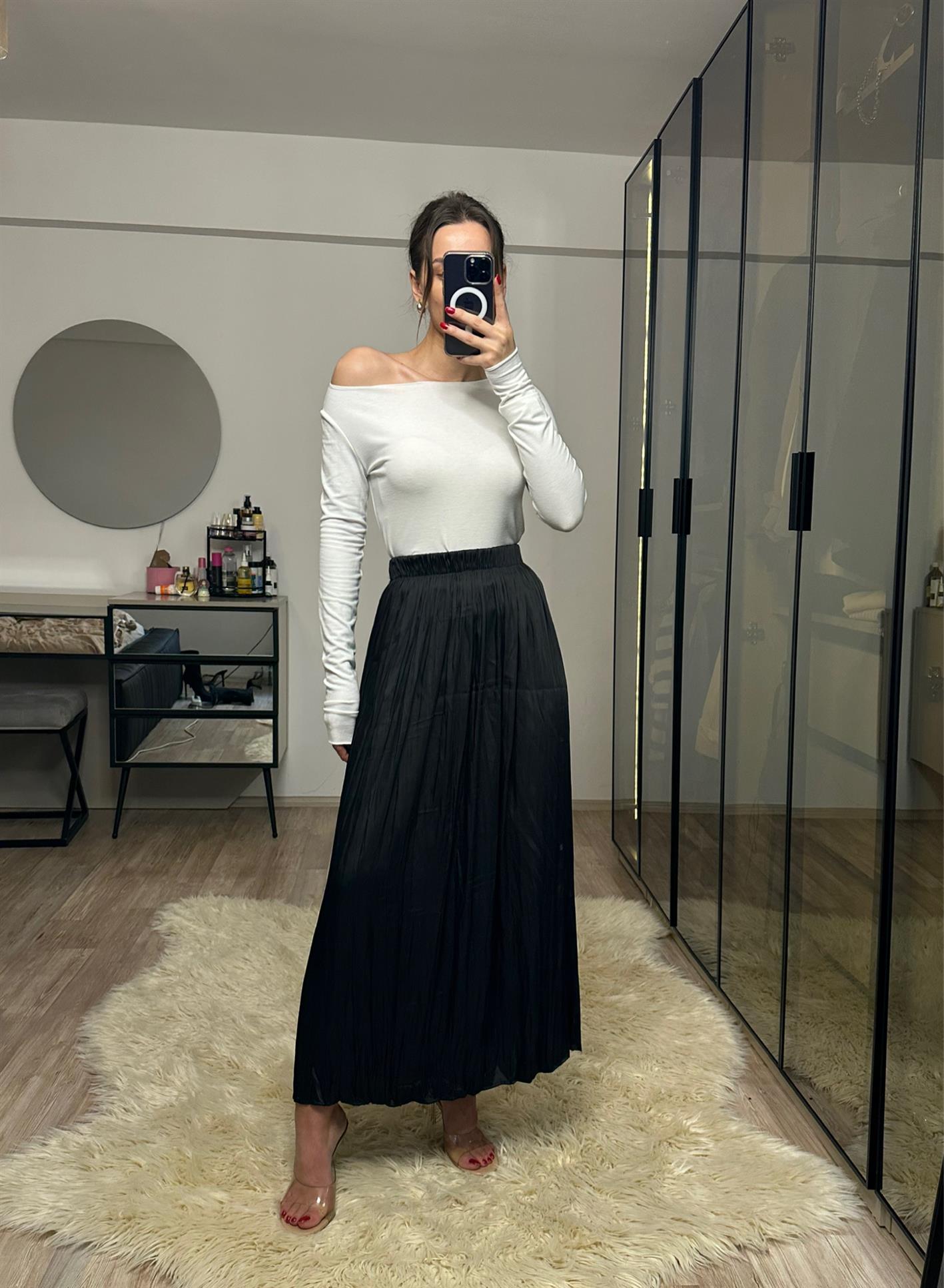 Siyah Saten Pileli Etek