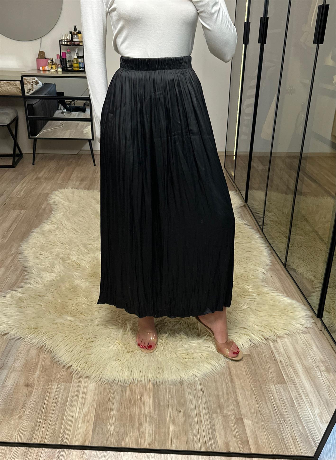 Siyah Saten Pileli Etek